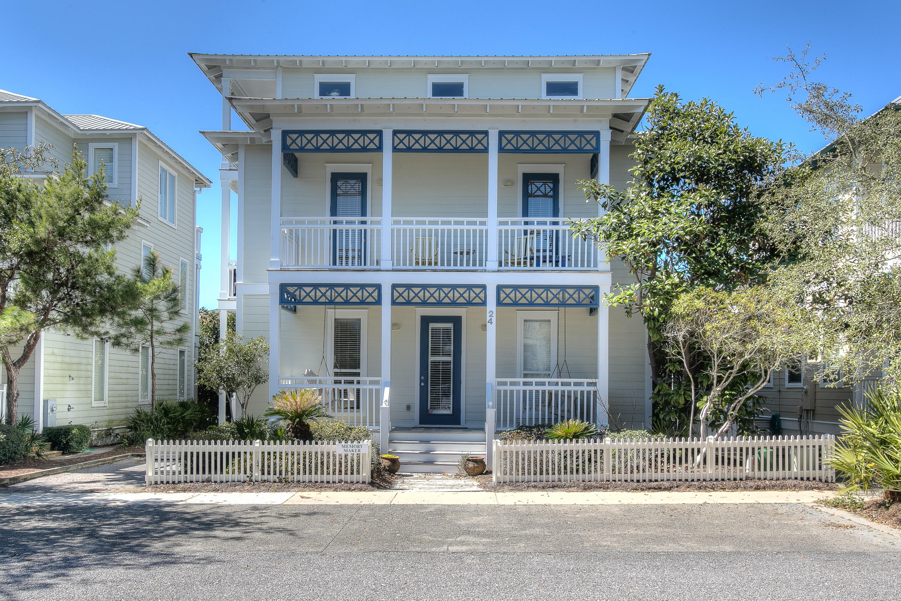 SUMMER'S EDGE - Residential
