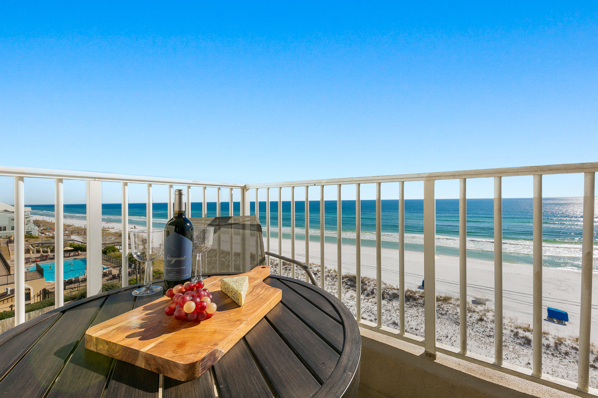 SUMMERCHASE CONDOInn at Crystal Beach - Residential