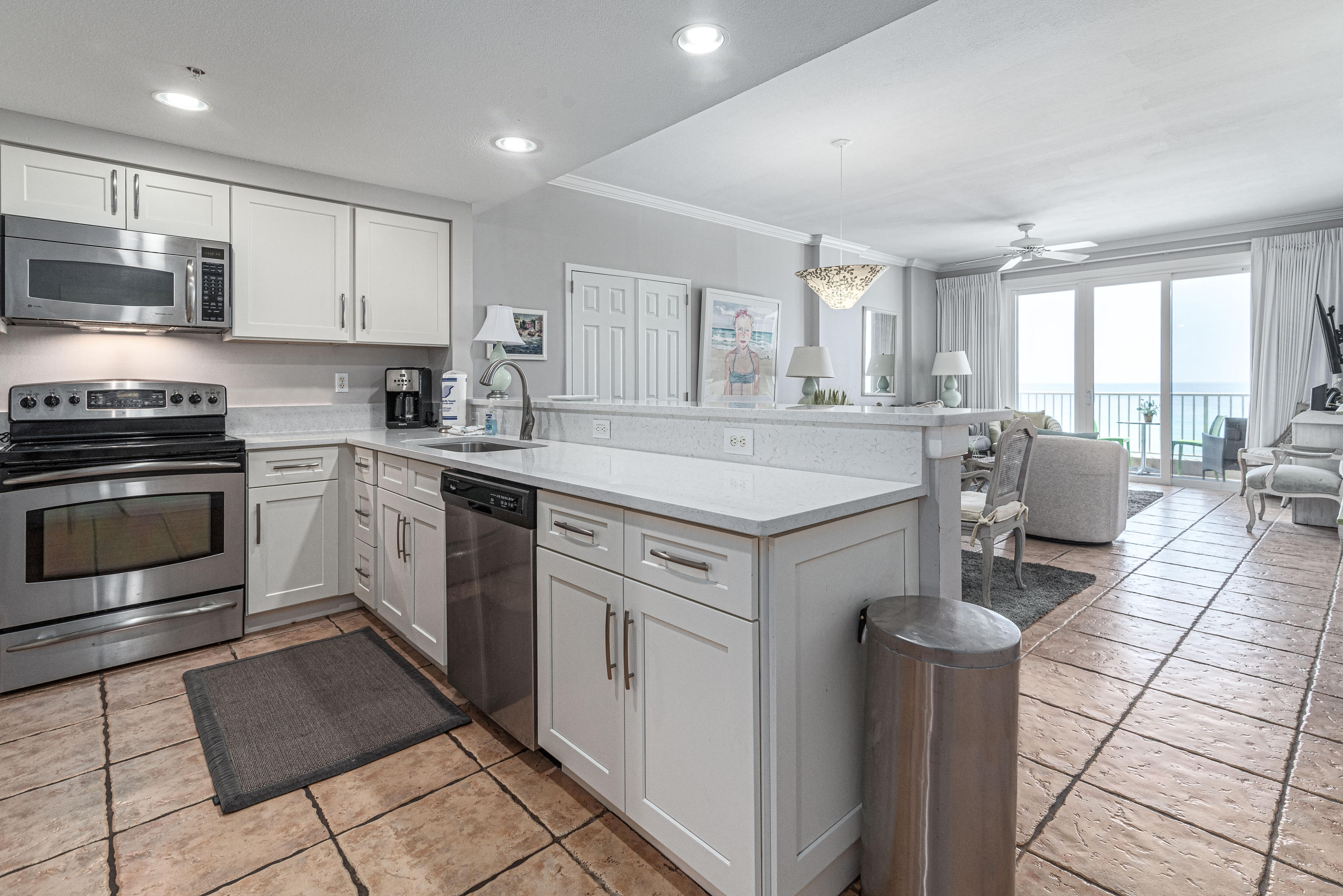 SUMMERCHASE CONDOInn at Crystal Beach - Residential