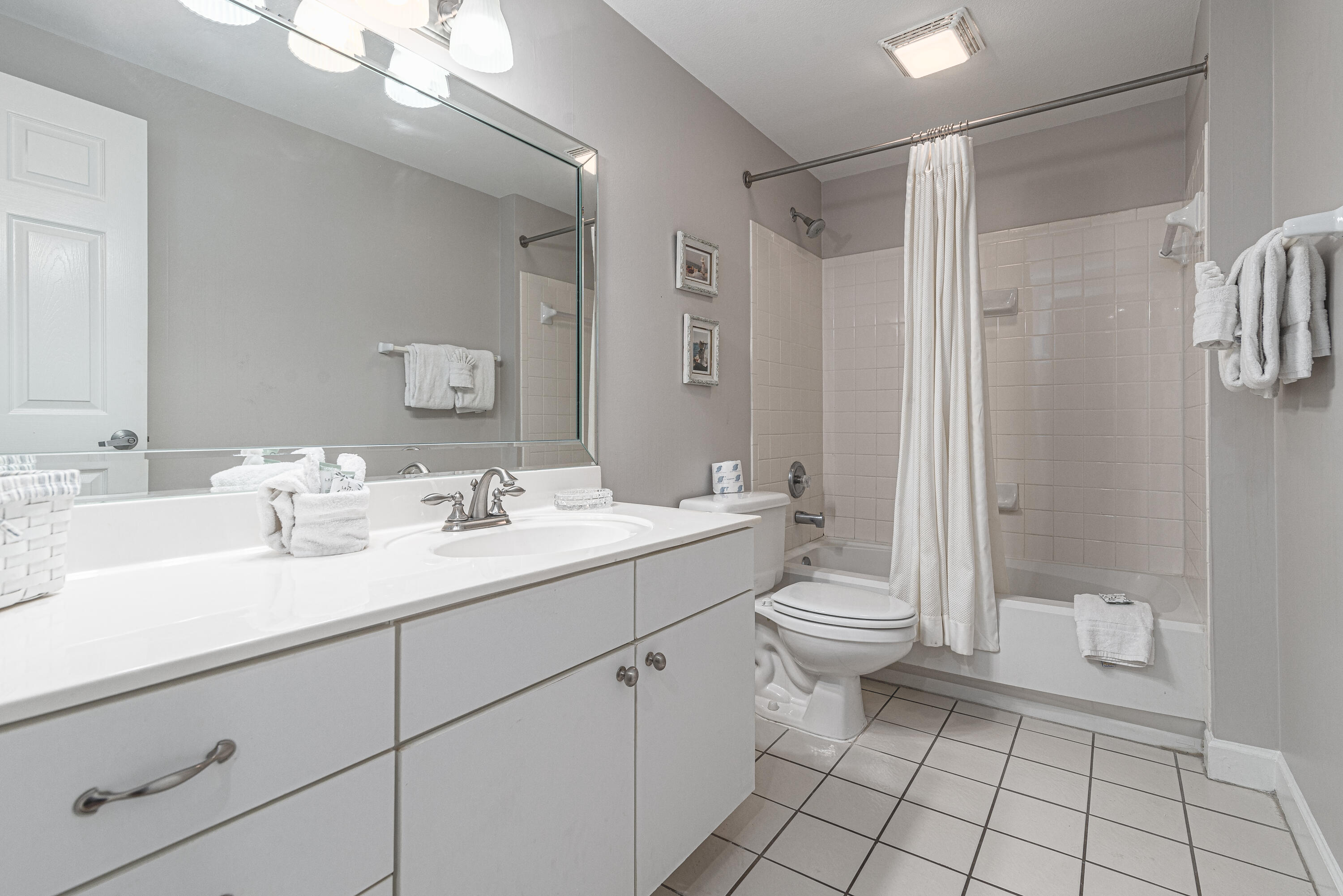 SUMMERCHASE CONDOInn at Crystal Beach - Residential