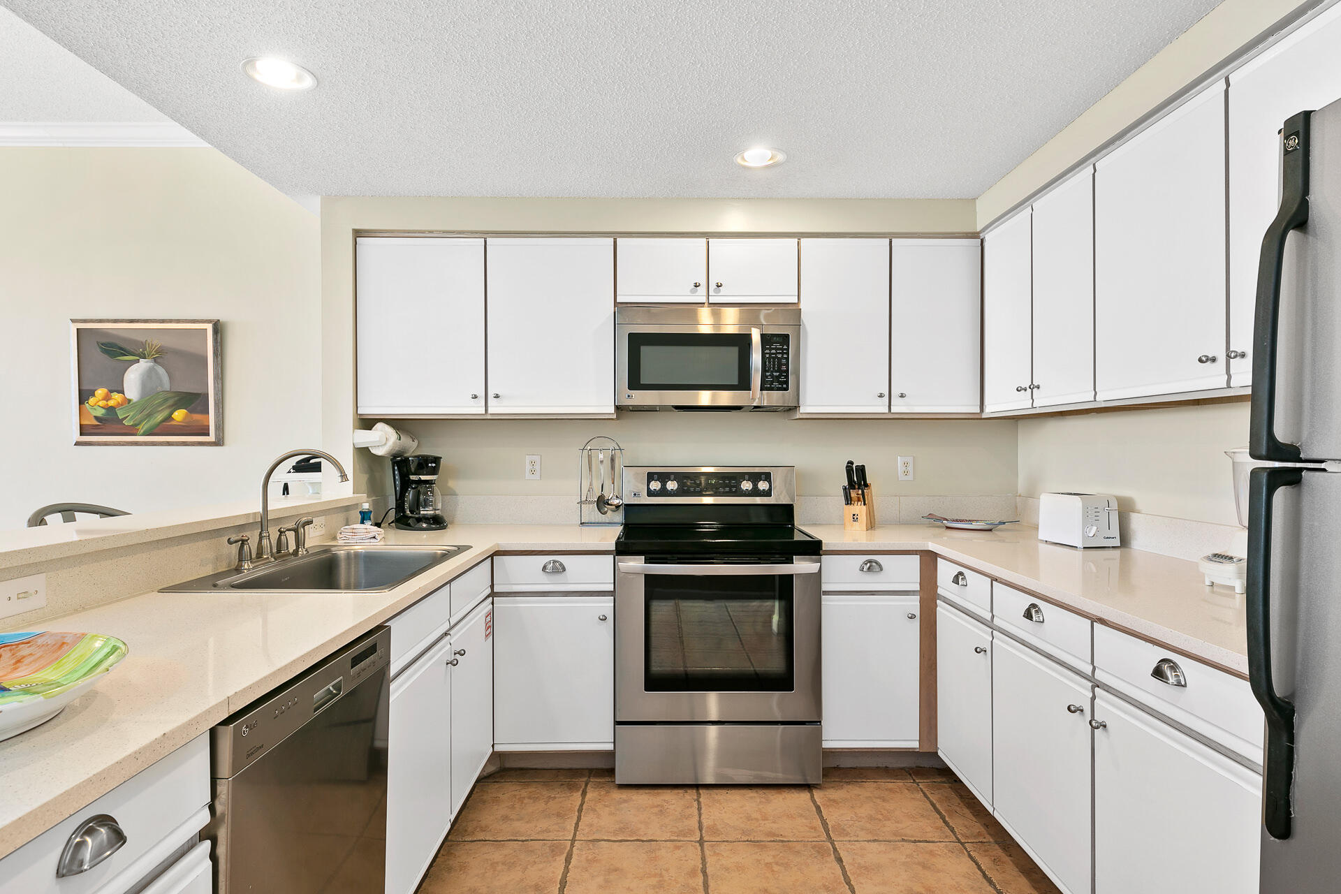 SUMMERCHASE CONDOInn at Crystal Beach - Residential