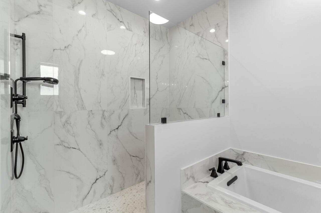 LAGUNA BEACH - Residential