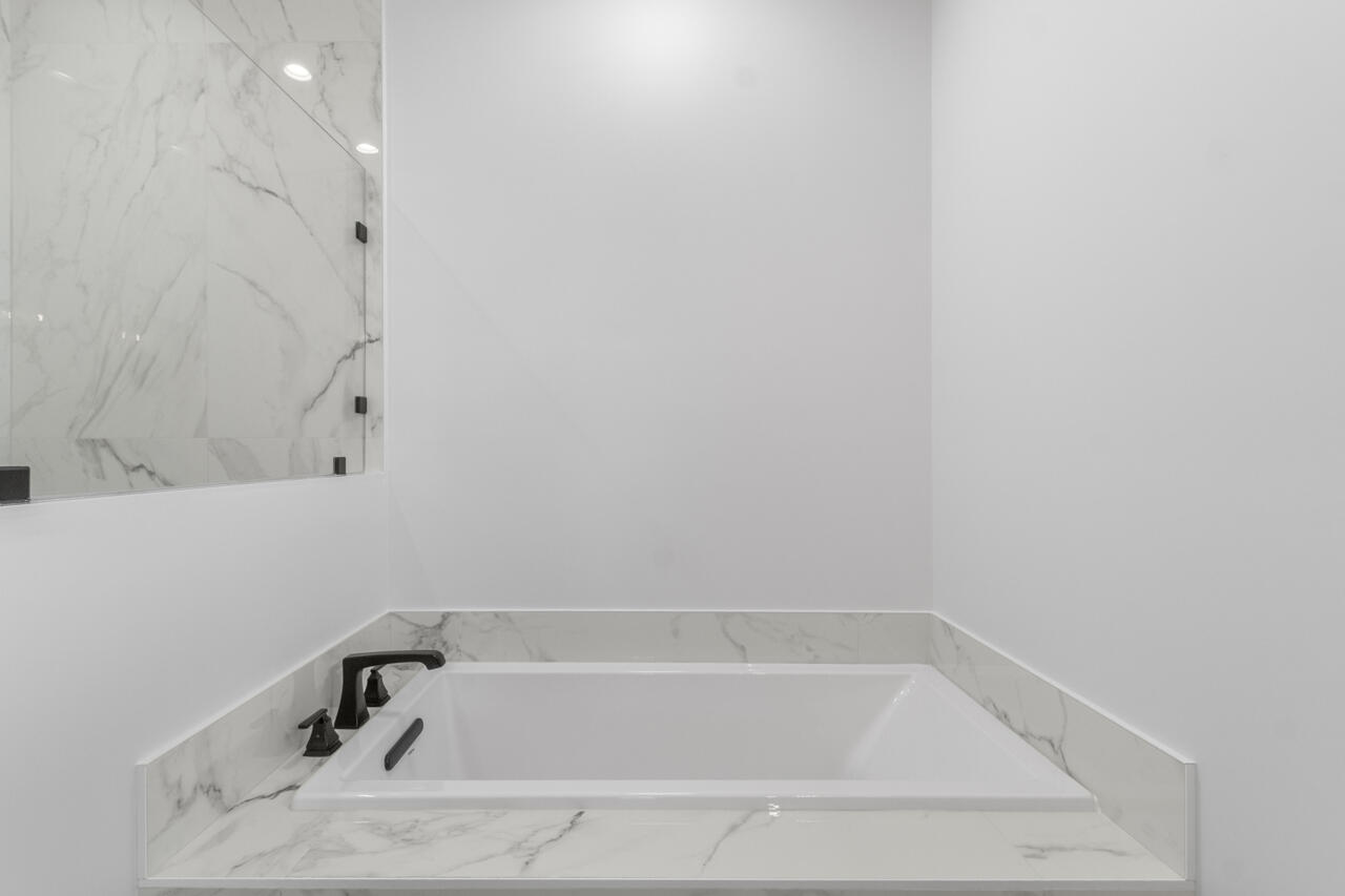 LAGUNA BEACH - Residential