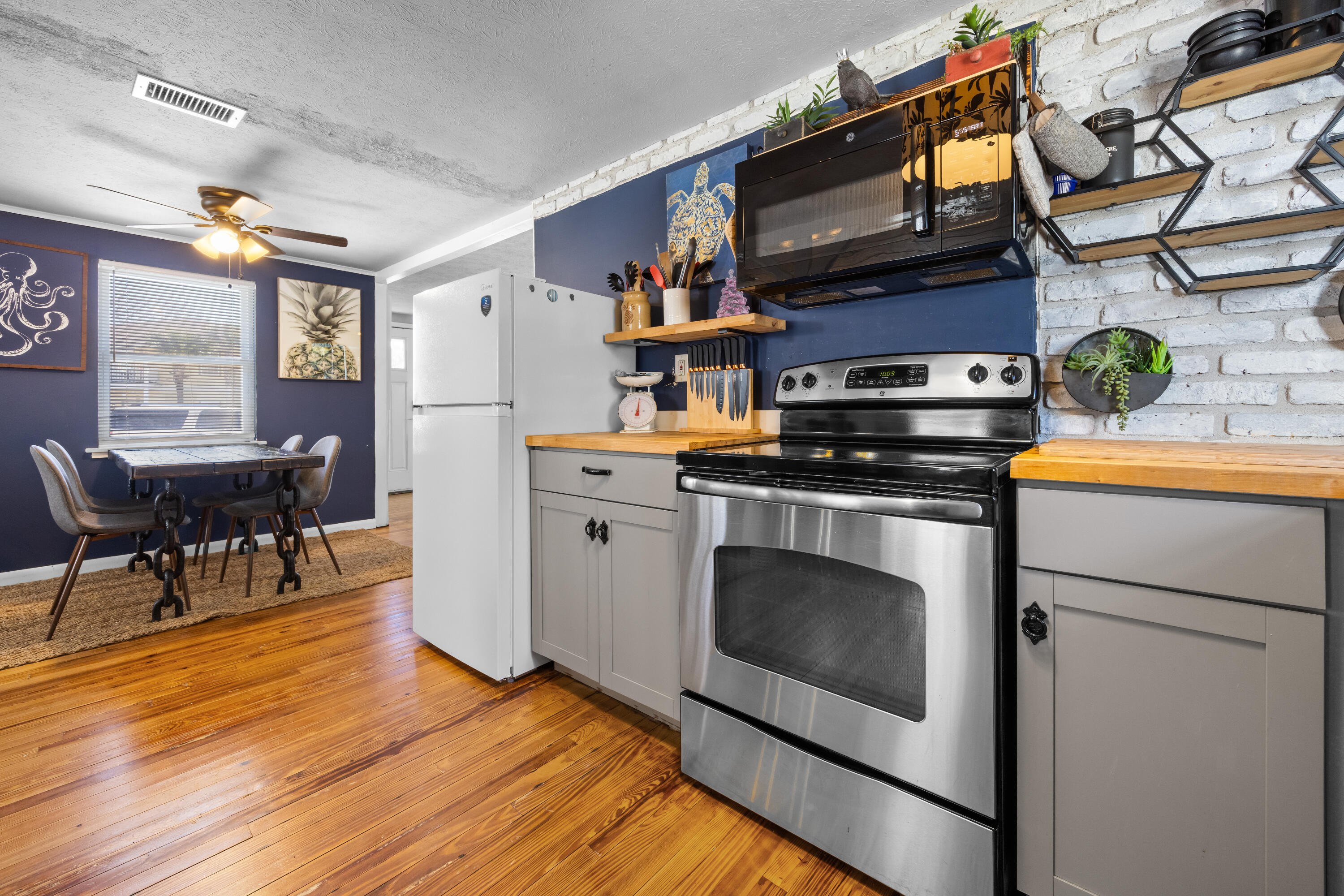 EL CENTRO BEACH - Residential