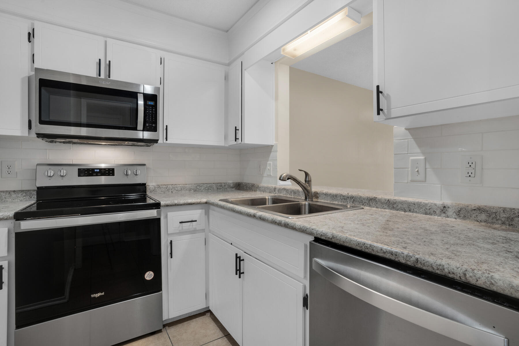 montage manor - Residential Lease