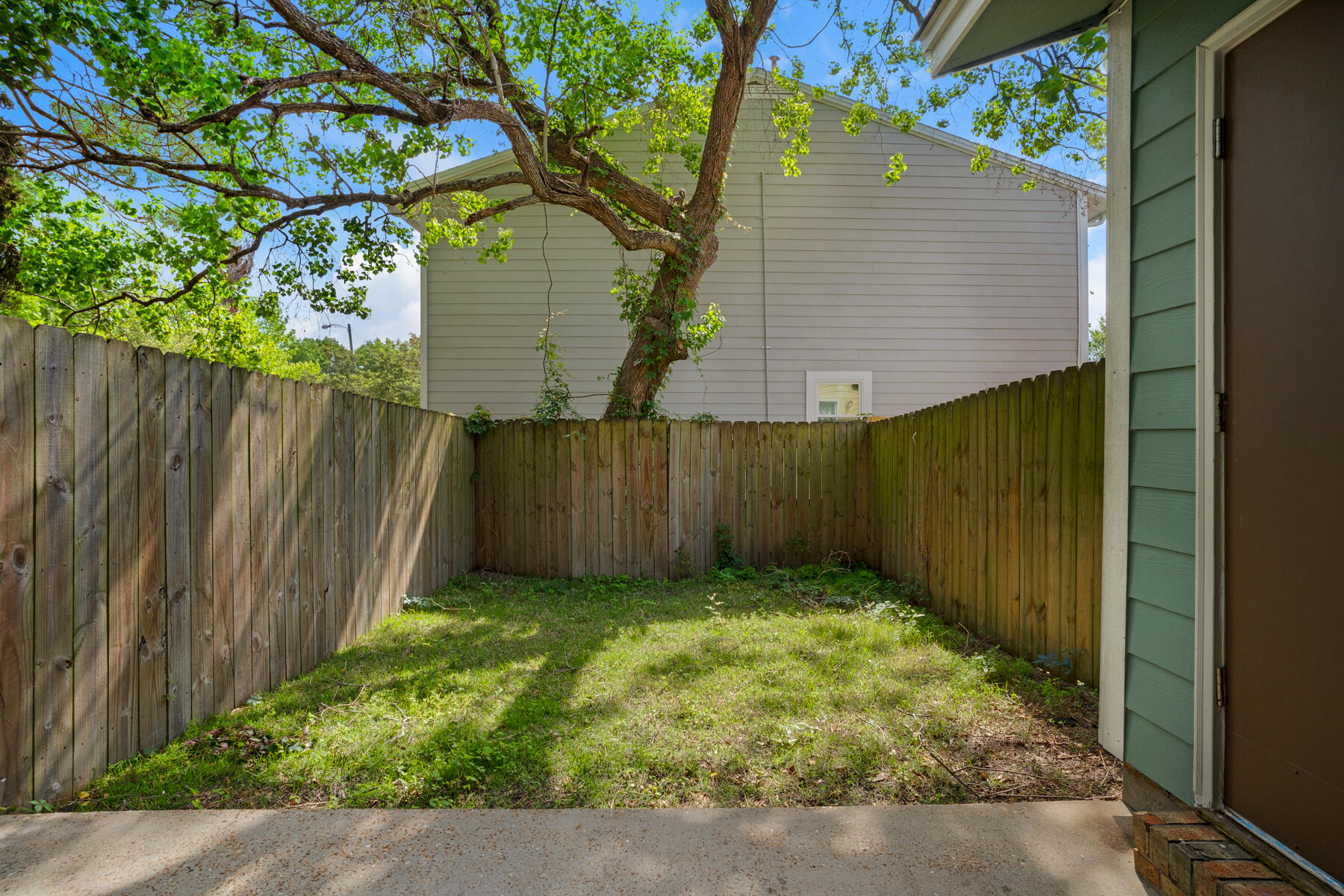 montage manor - Residential Lease