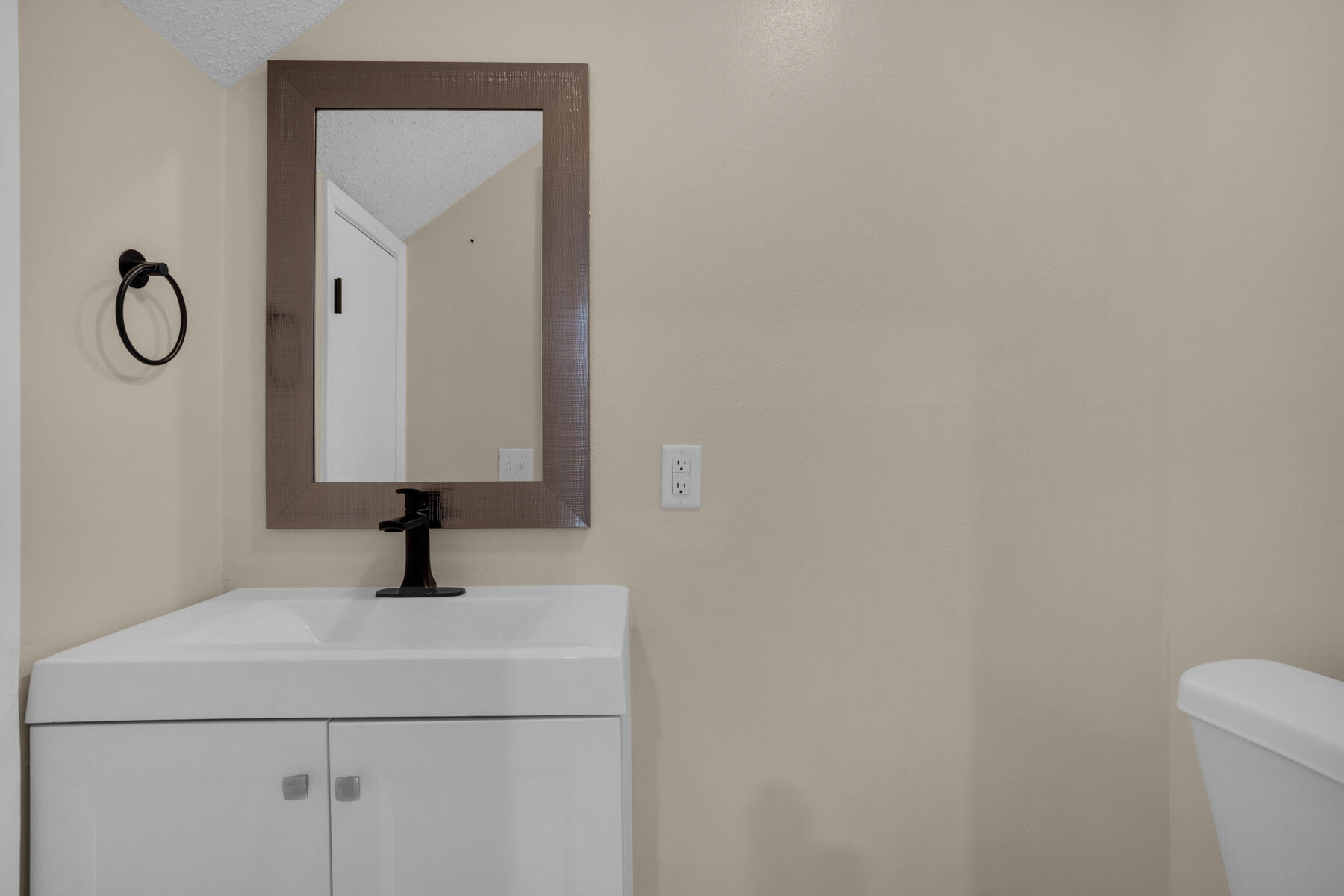 montage manor - Residential Lease