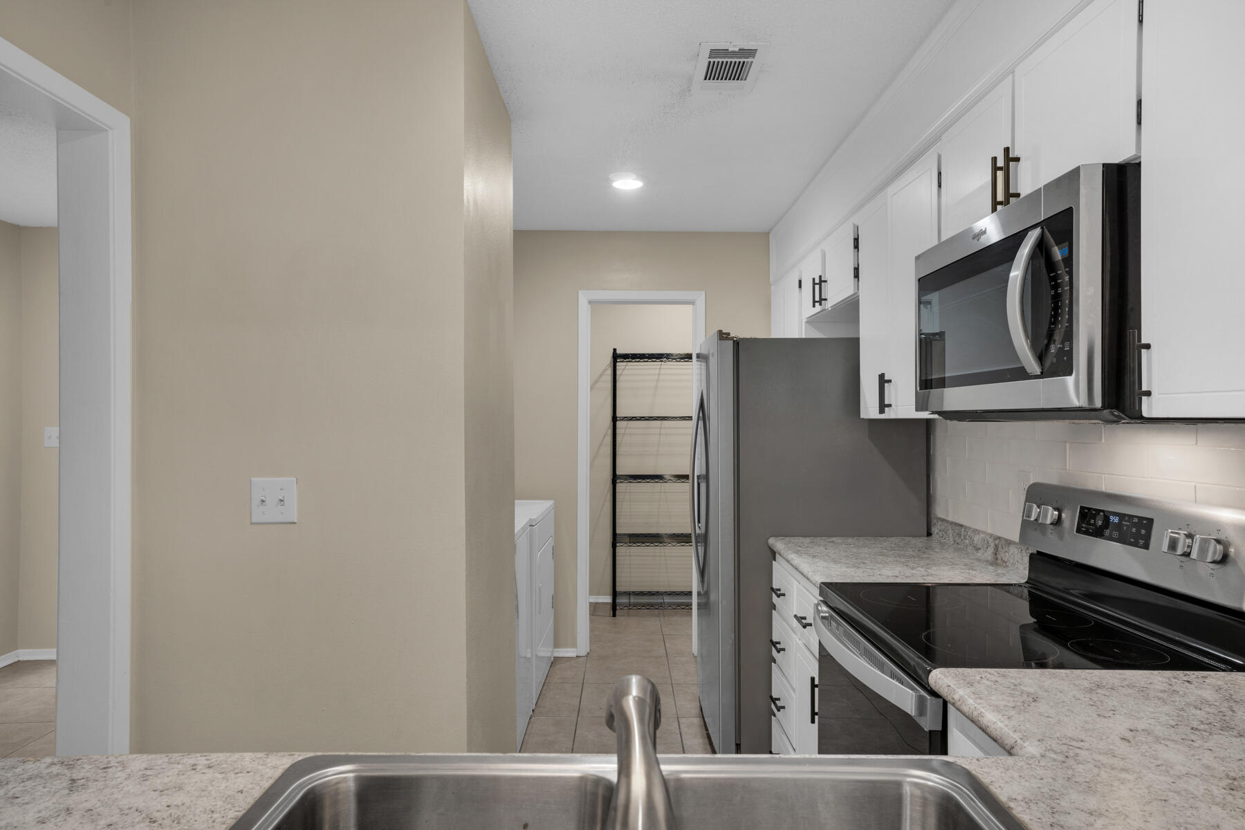 montage manor - Residential Lease