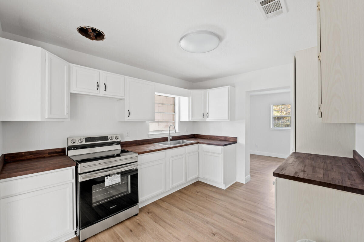 RACETRACK ROAD - Residential