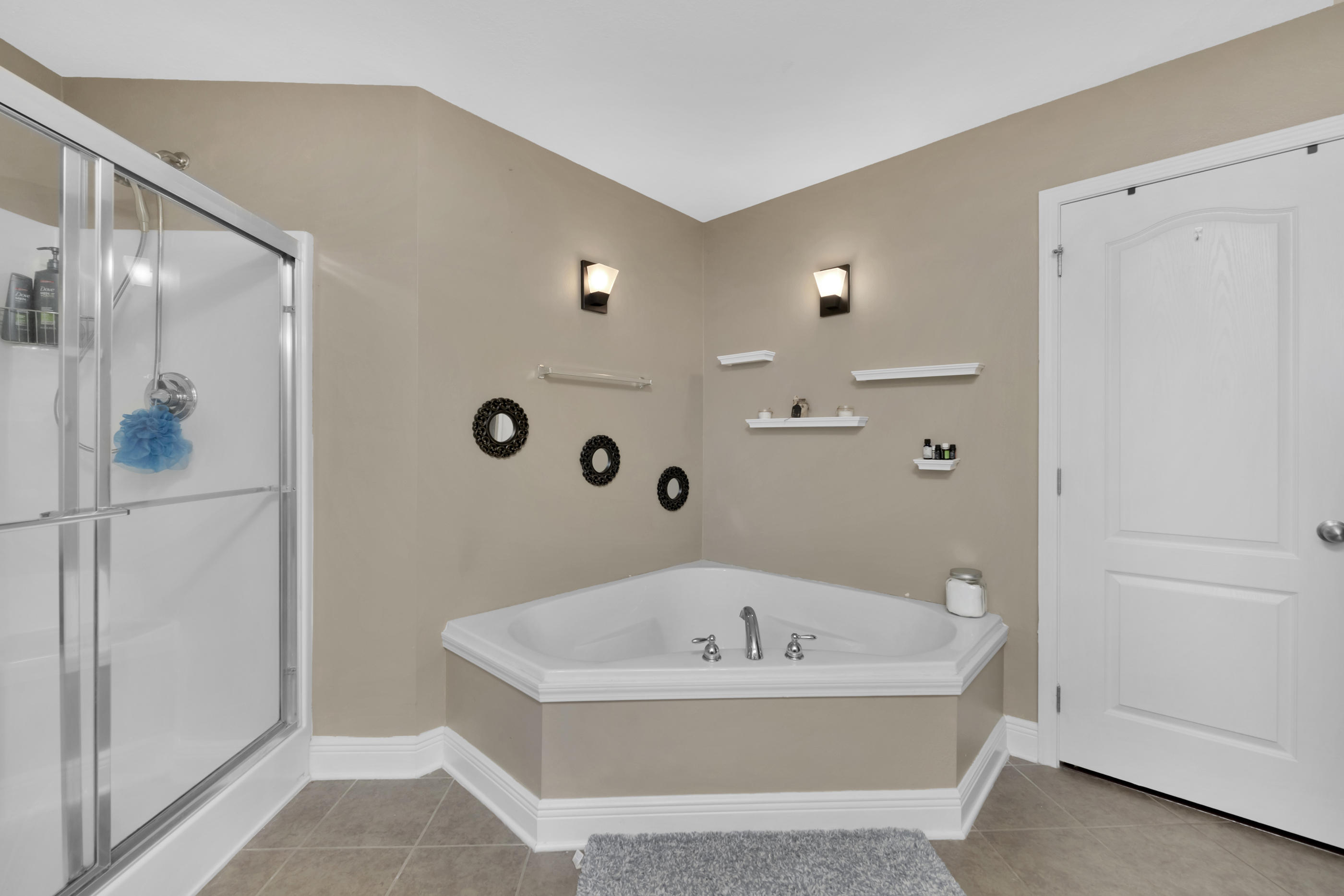 SILVER SPRINGS EST - Residential