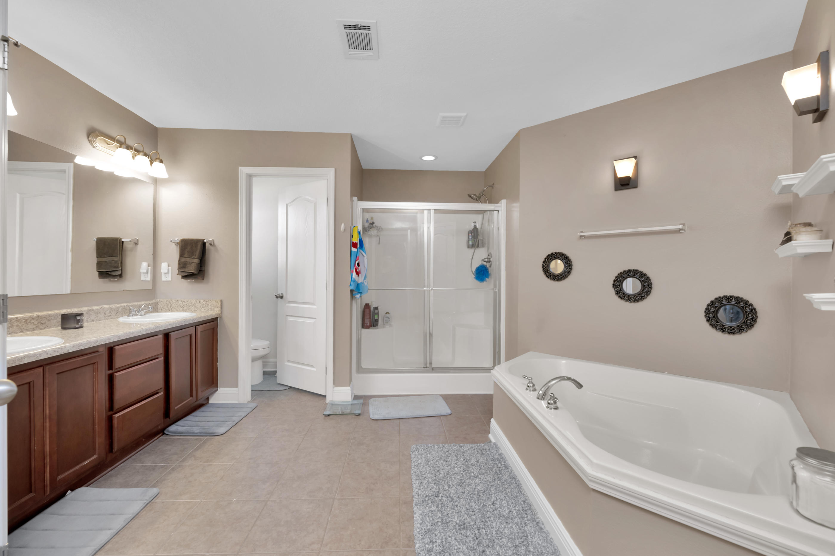 SILVER SPRINGS EST - Residential