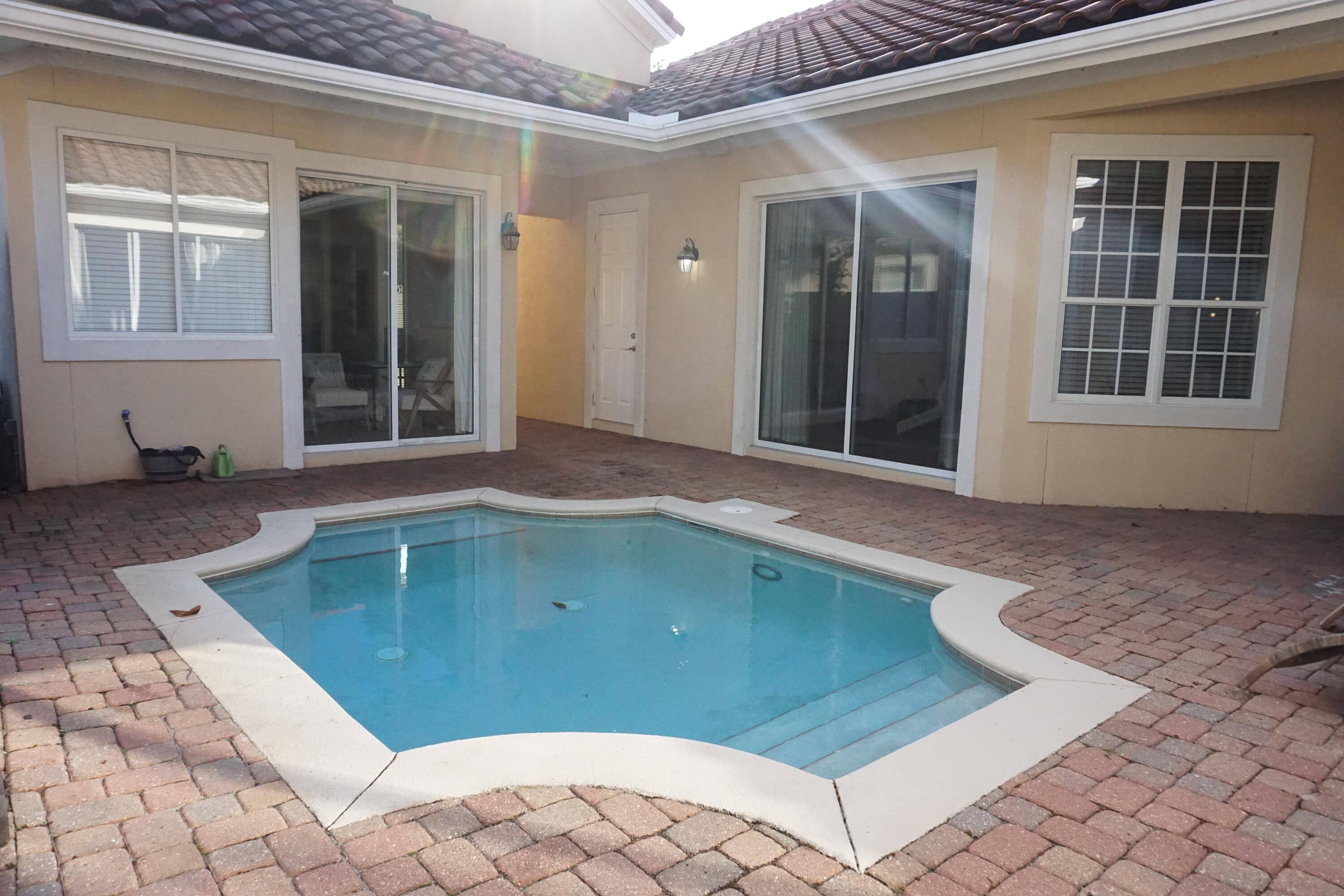 REGATTA BAY GOLF VILLAS - Residential