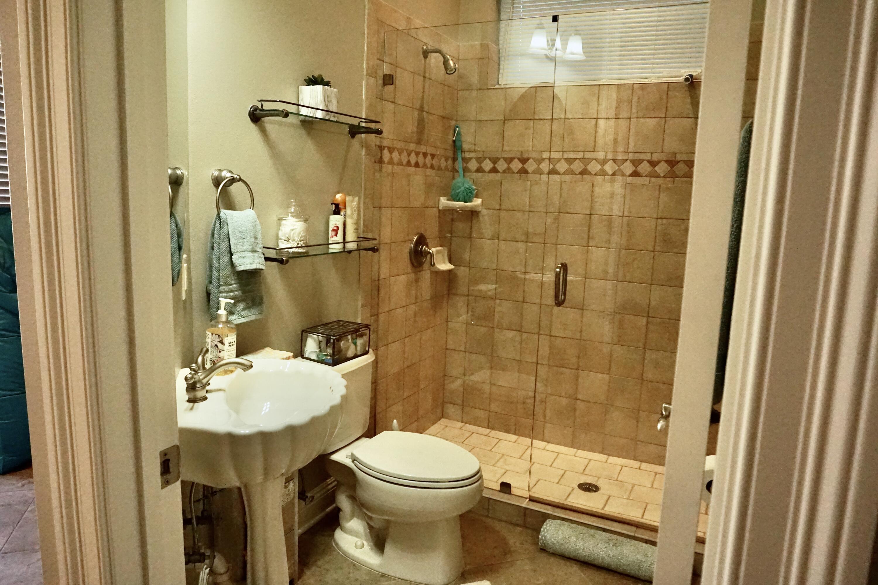 REGATTA BAY GOLF VILLAS - Residential