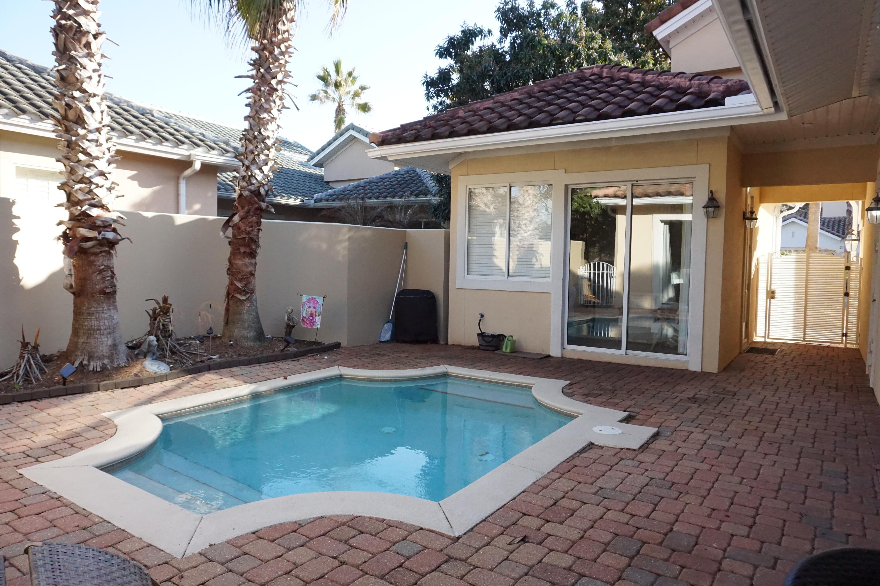 REGATTA BAY GOLF VILLAS - Residential