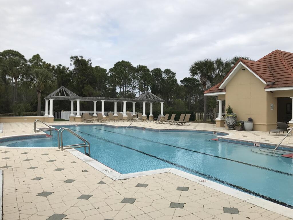 REGATTA BAY GOLF VILLAS - Residential