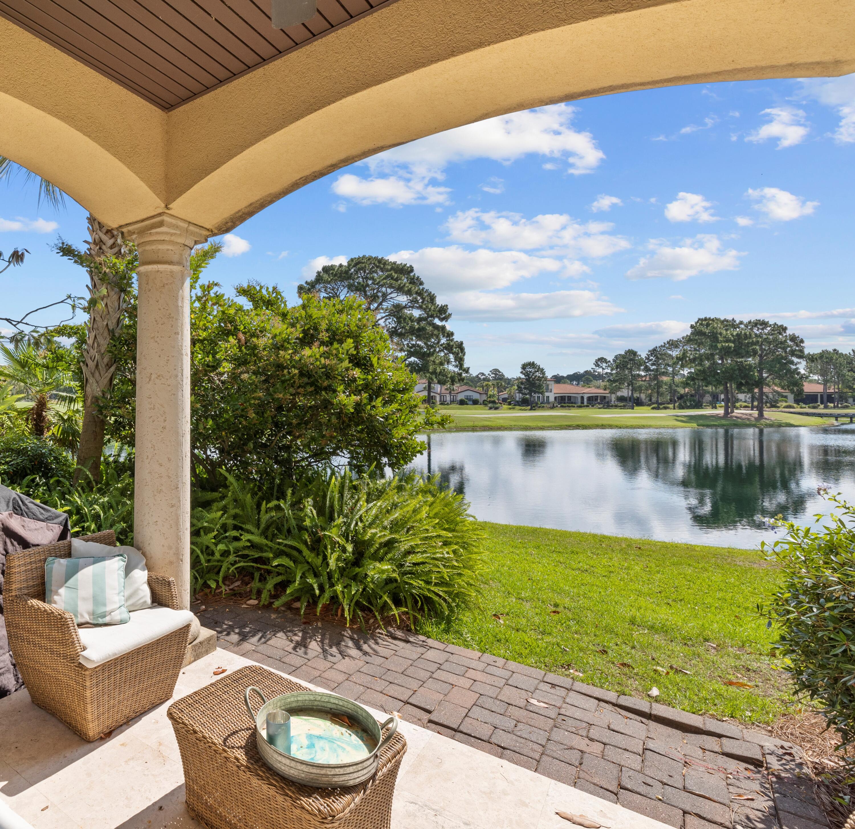 VILLA LAGO - Residential