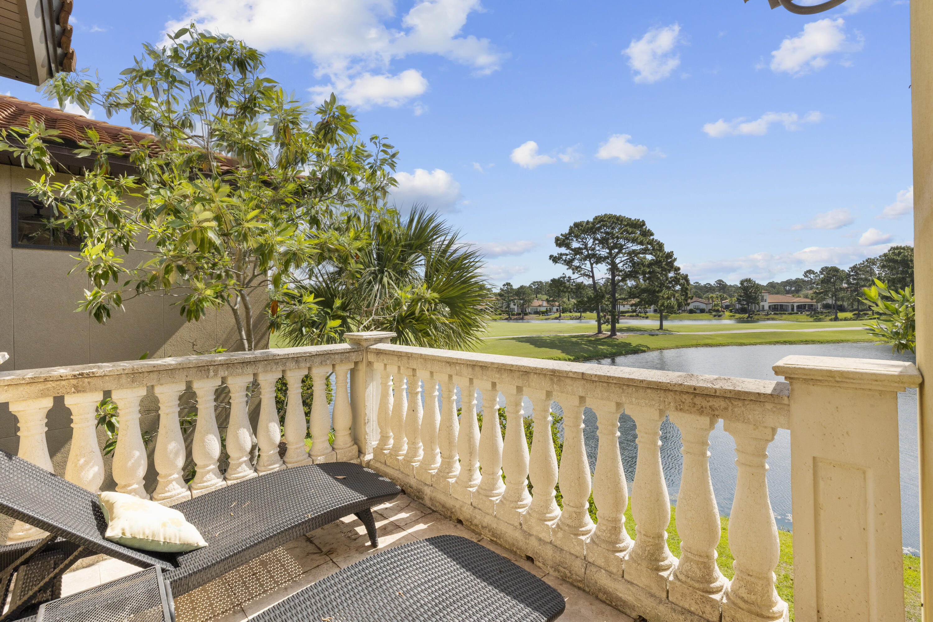 VILLA LAGO - Residential