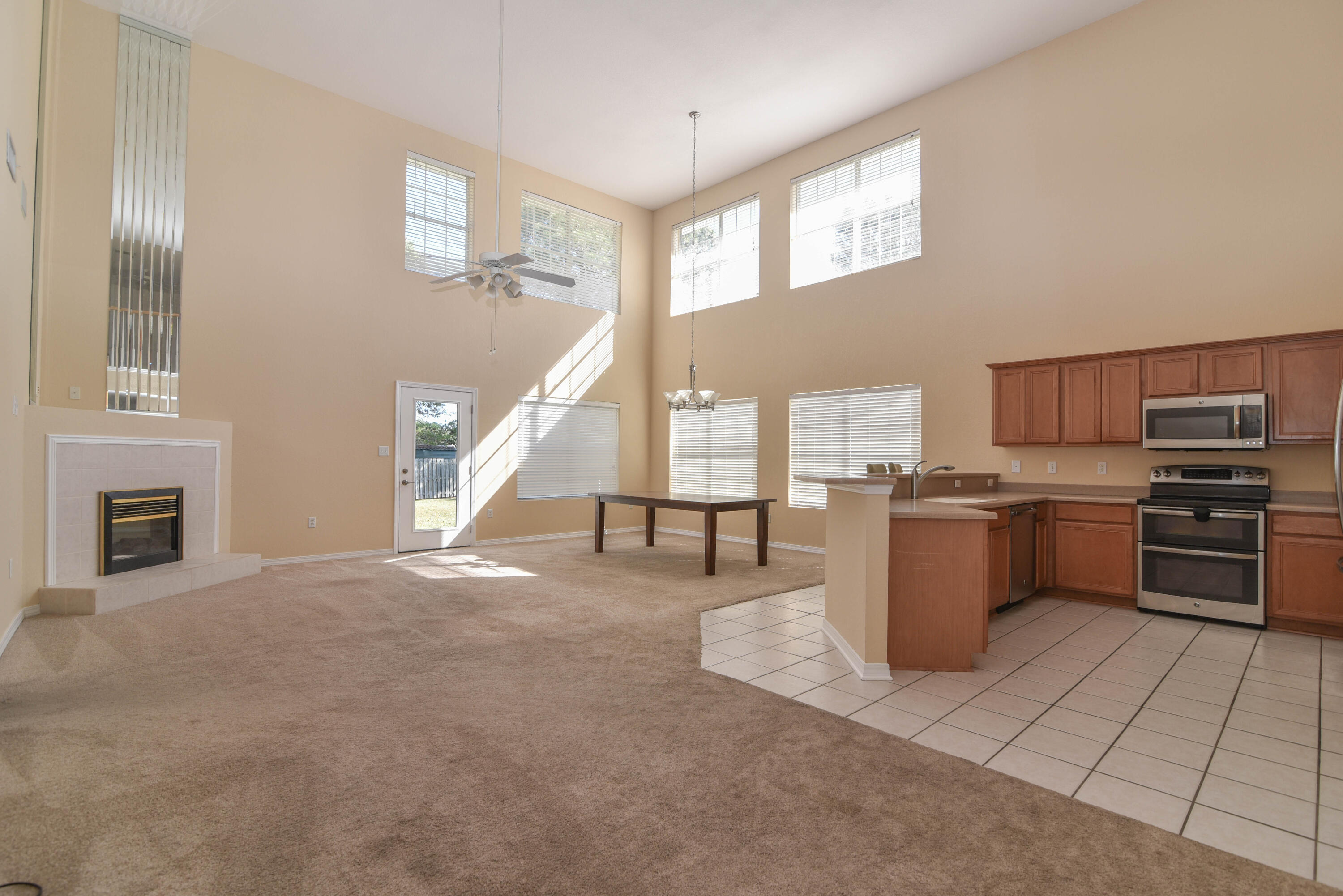 EMERALD LAKES PH 1 - Residential