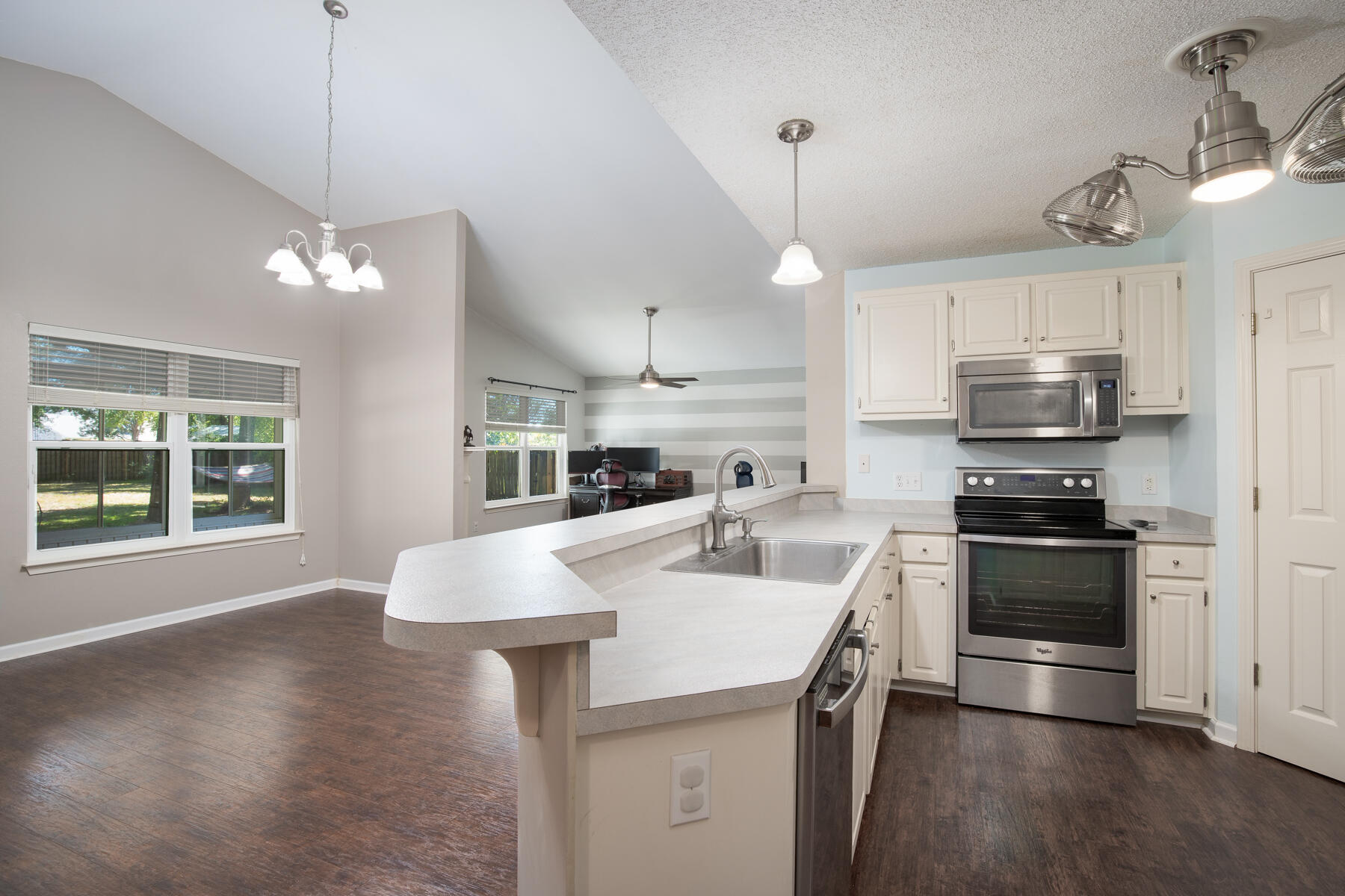 PRO AM ESTATES - Residential