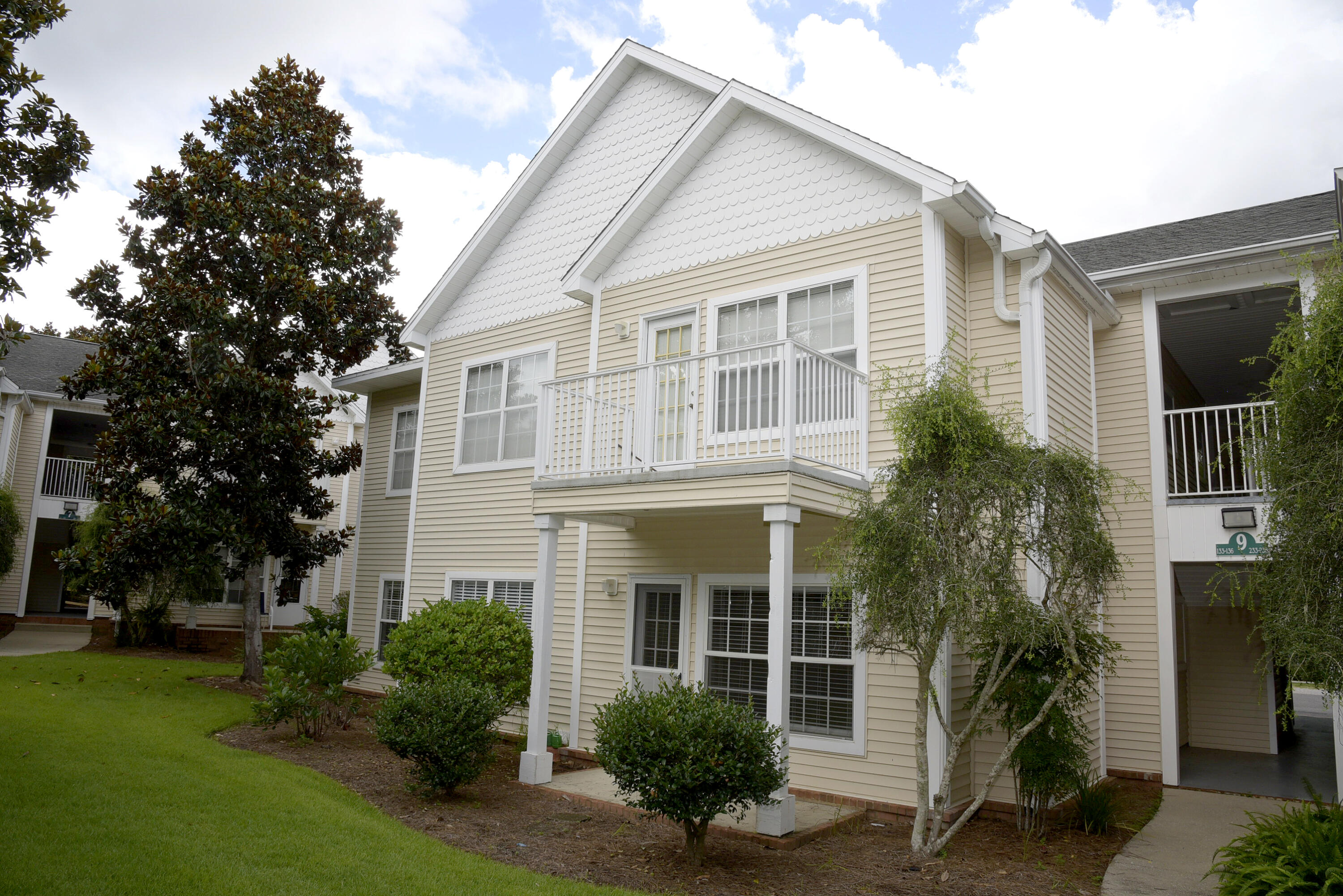 THE OAKS AT NICEVILLE - Residential Lease