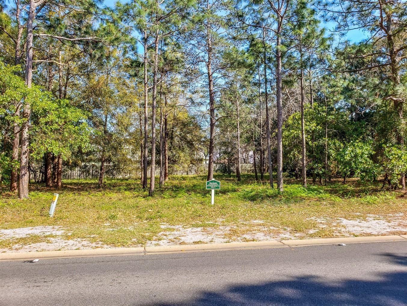 BAYTOWNE AVE EAST - Land