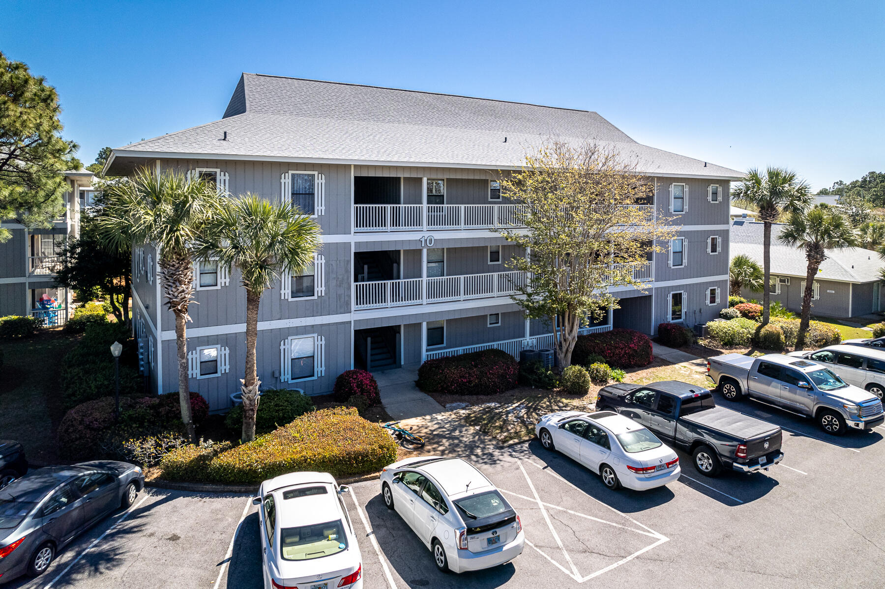 BEACHWOOD VILLAS CONDO PH 2 - Residential