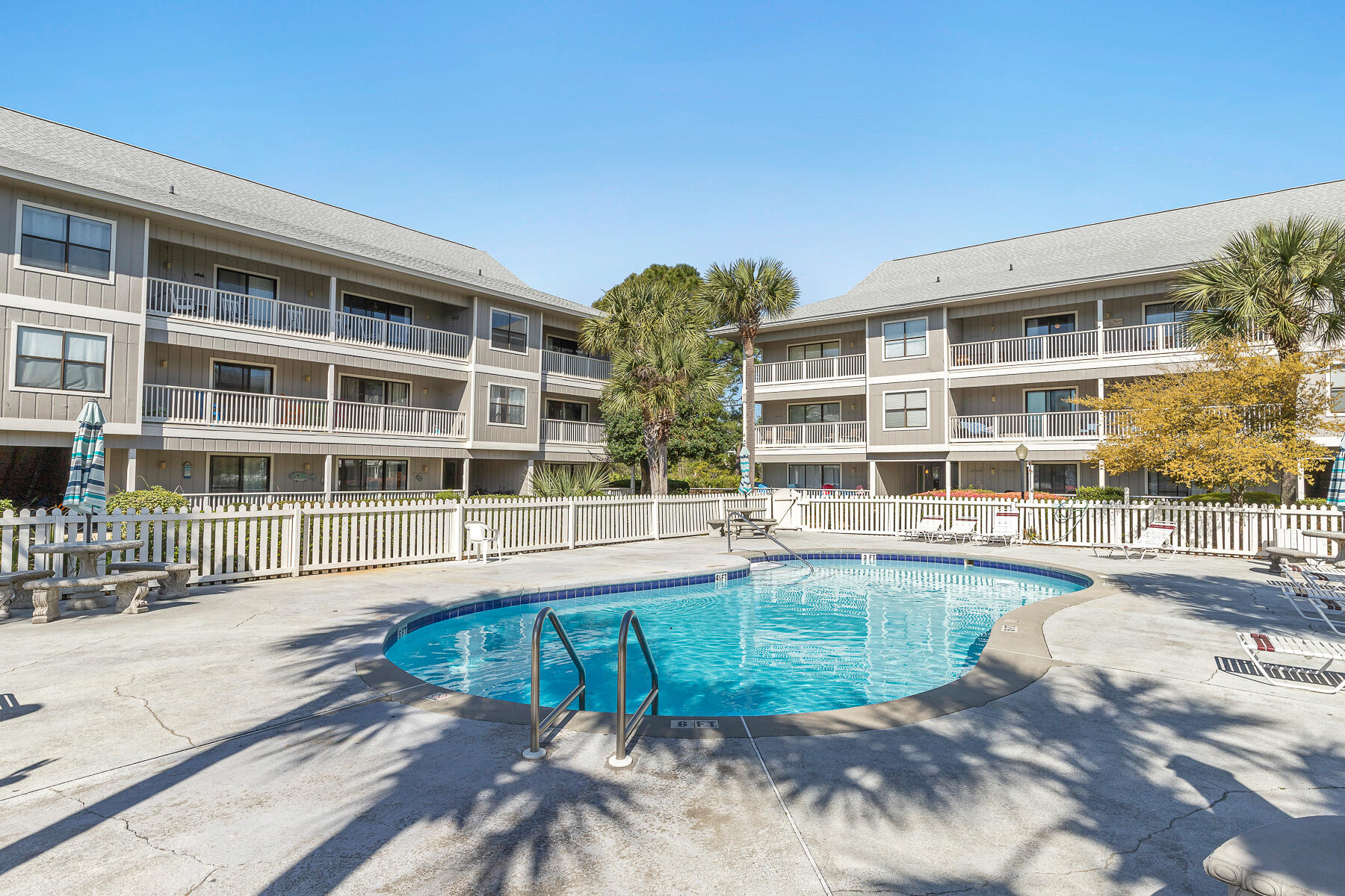 BEACHWOOD VILLAS CONDO PH 2 - Residential