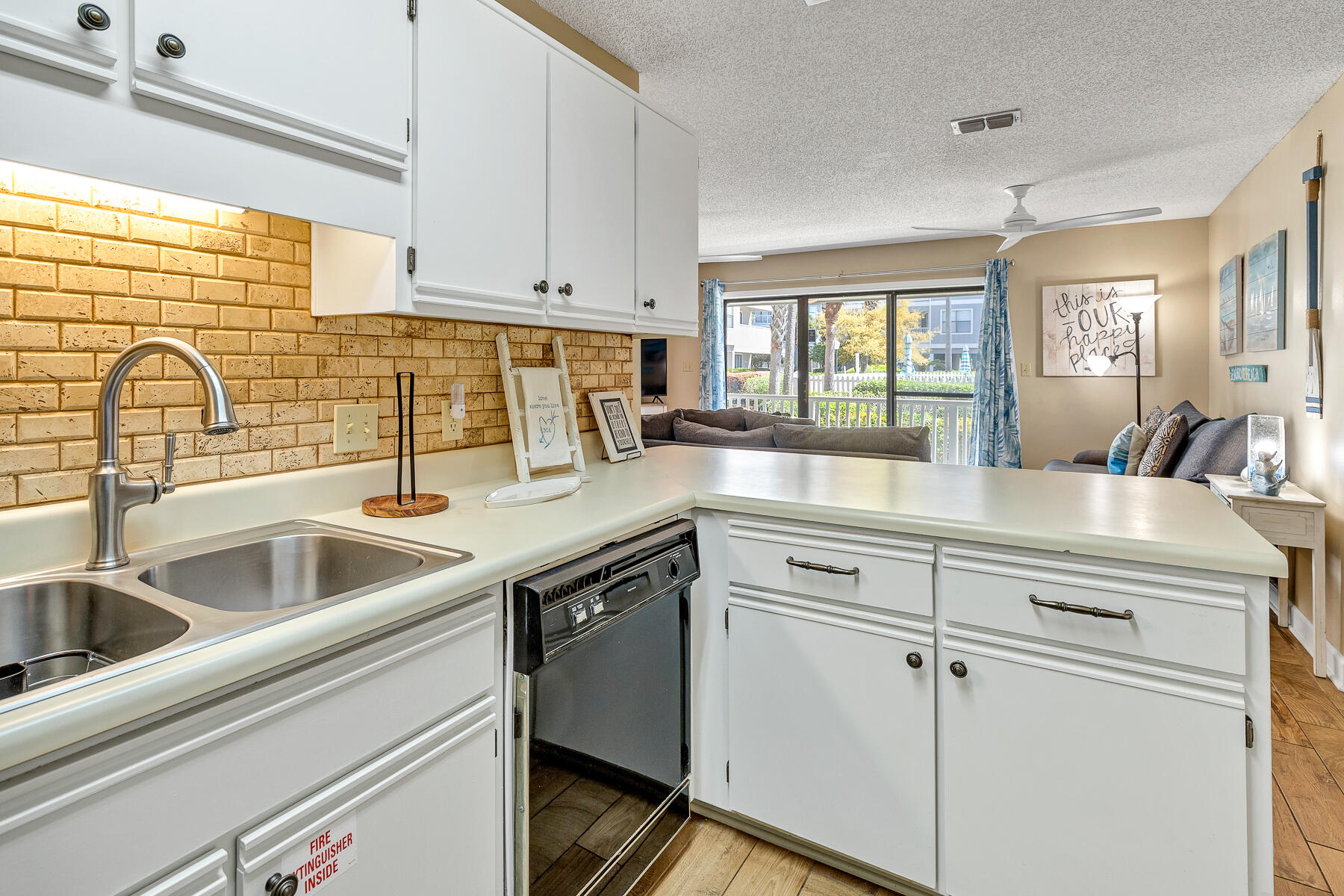 BEACHWOOD VILLAS CONDO PH 2 - Residential