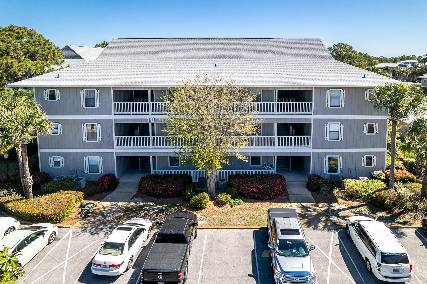 BEACHWOOD VILLAS CONDO PH 2 - Residential