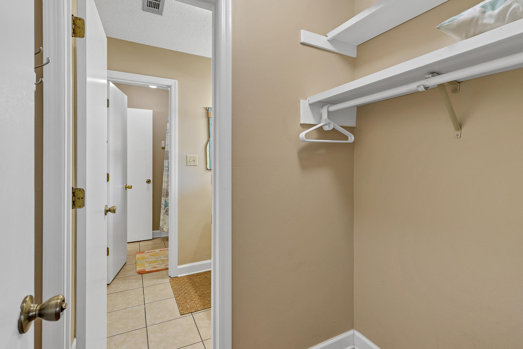 BEACHWOOD VILLAS CONDO PH 2 - Residential