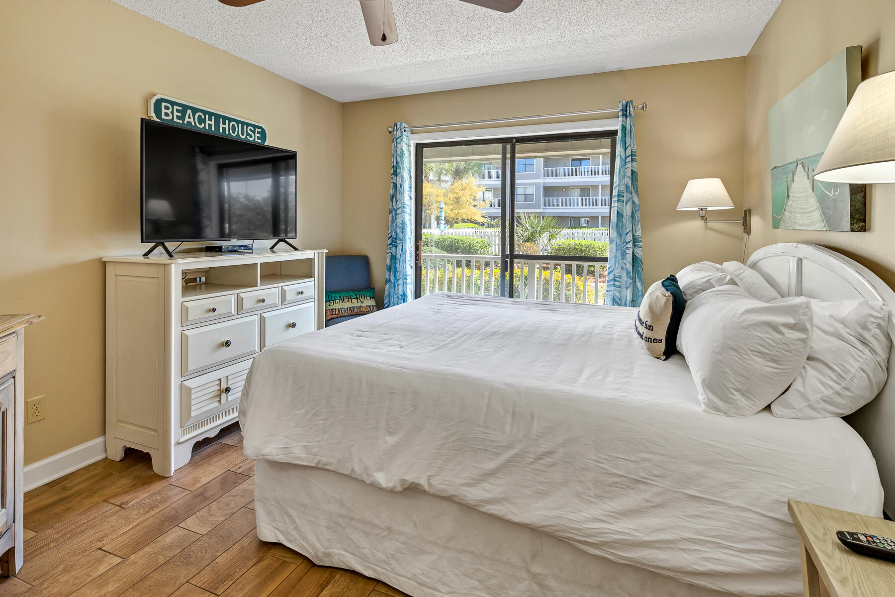 BEACHWOOD VILLAS CONDO PH 2 - Residential