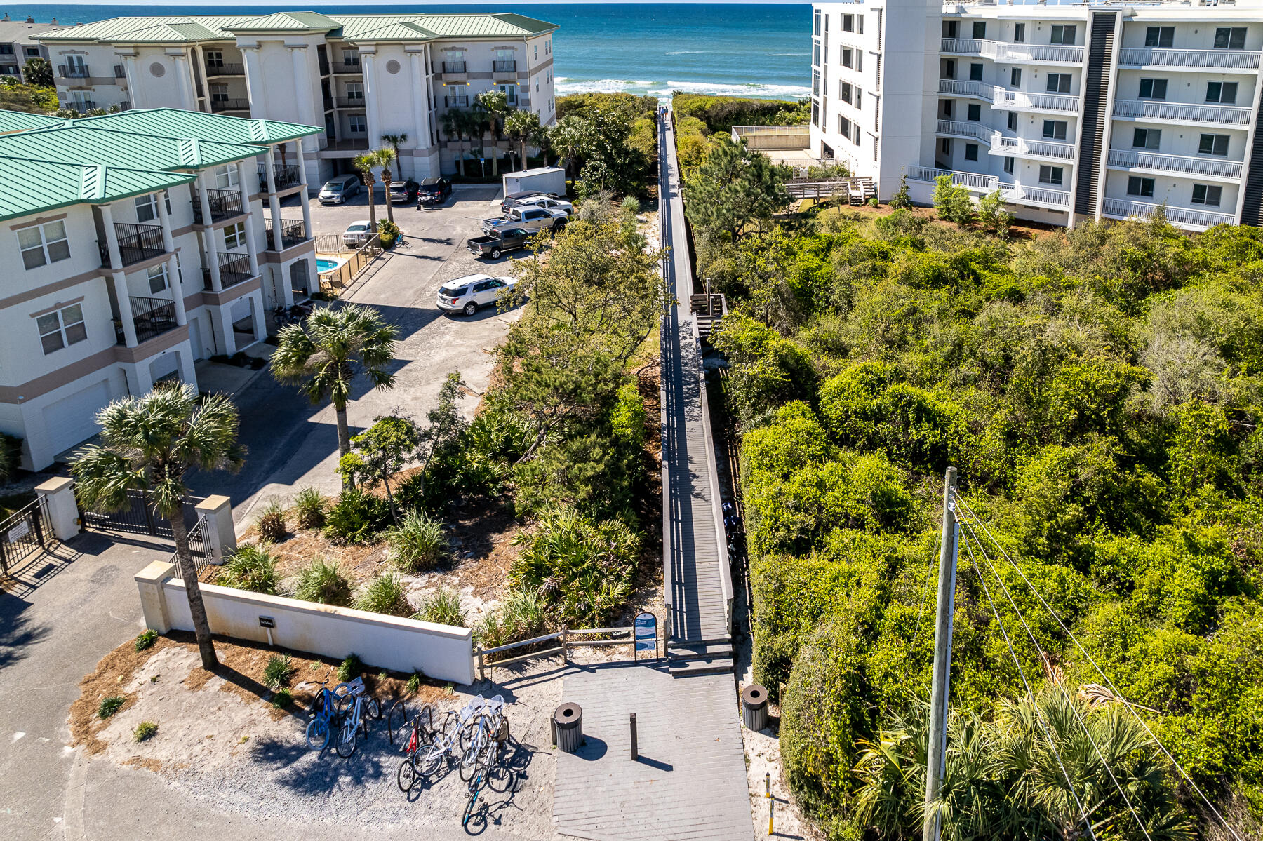 BEACHWOOD VILLAS CONDO PH 2 - Residential