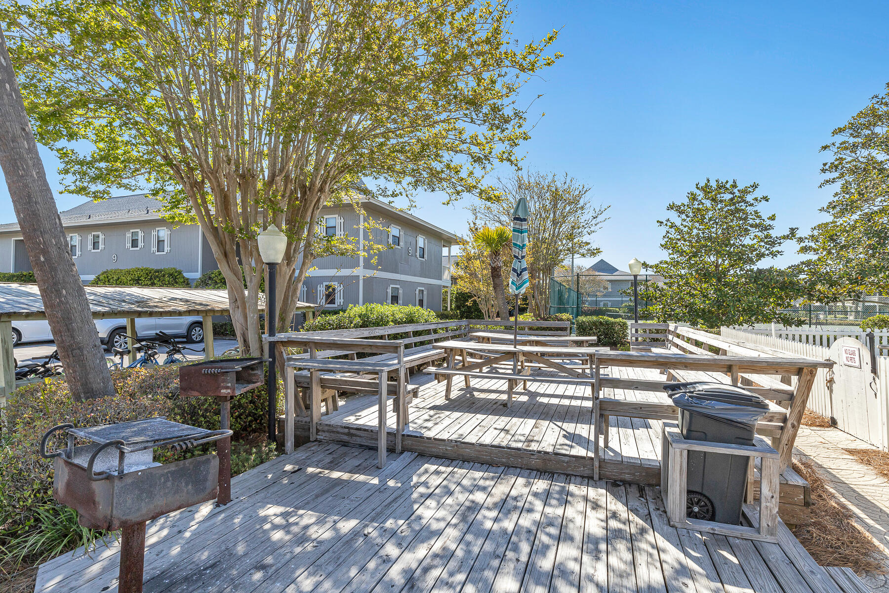 BEACHWOOD VILLAS CONDO PH 2 - Residential