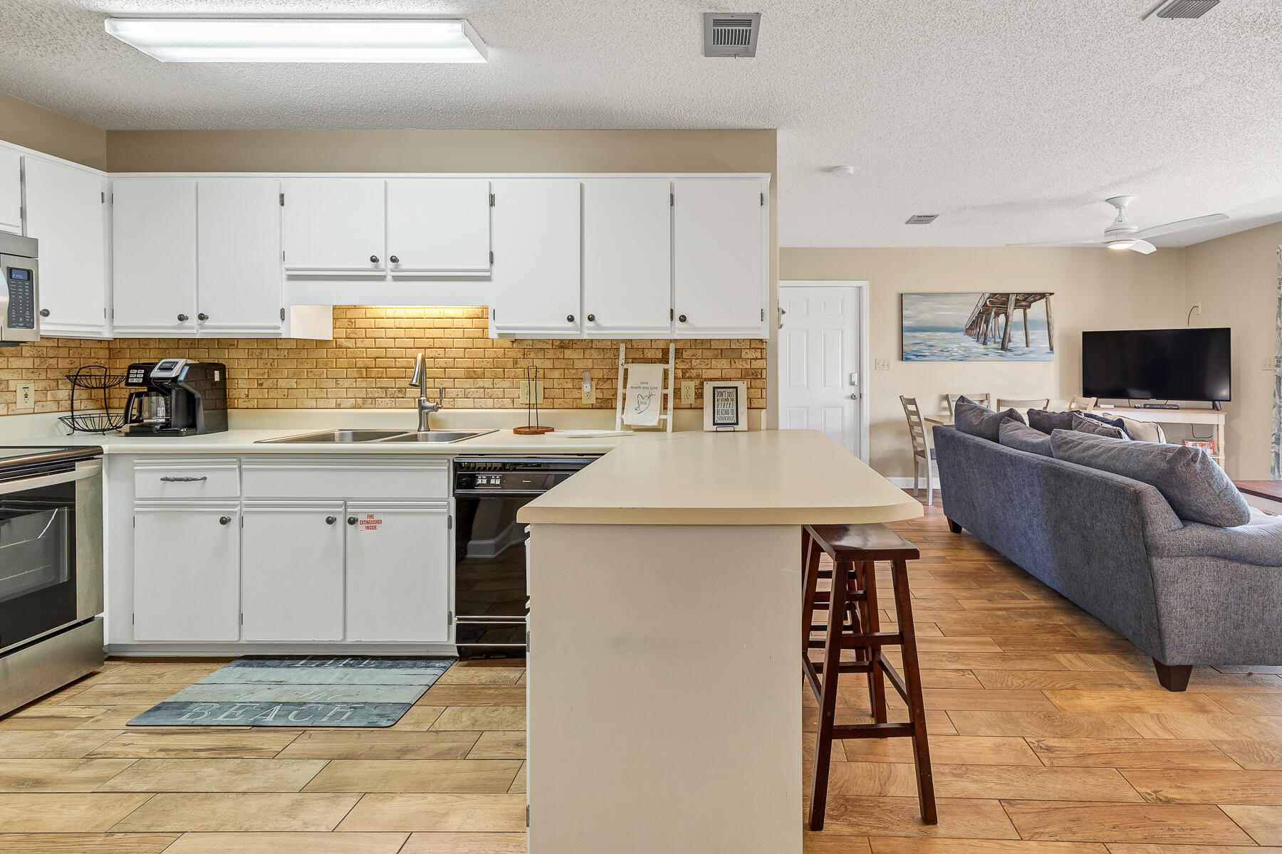 BEACHWOOD VILLAS CONDO PH 2 - Residential