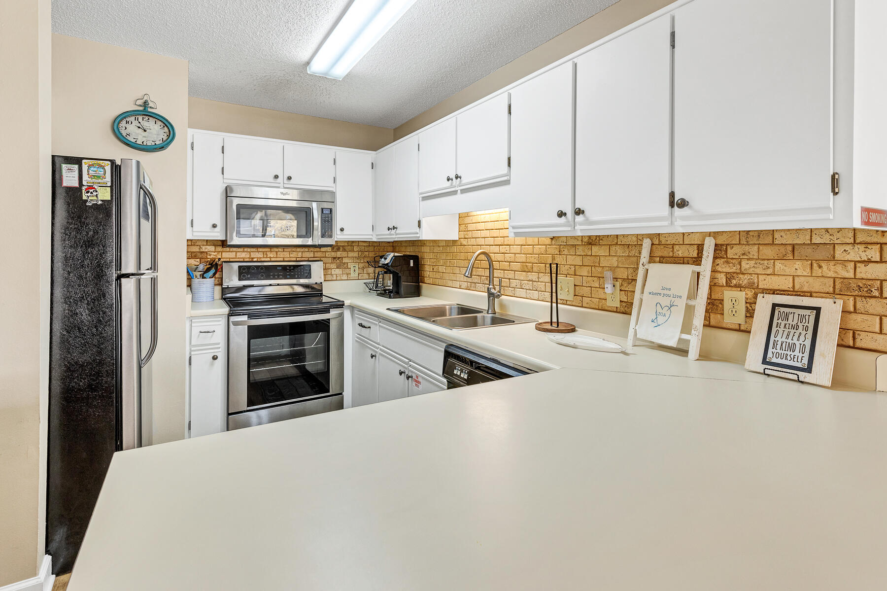 BEACHWOOD VILLAS CONDO PH 2 - Residential