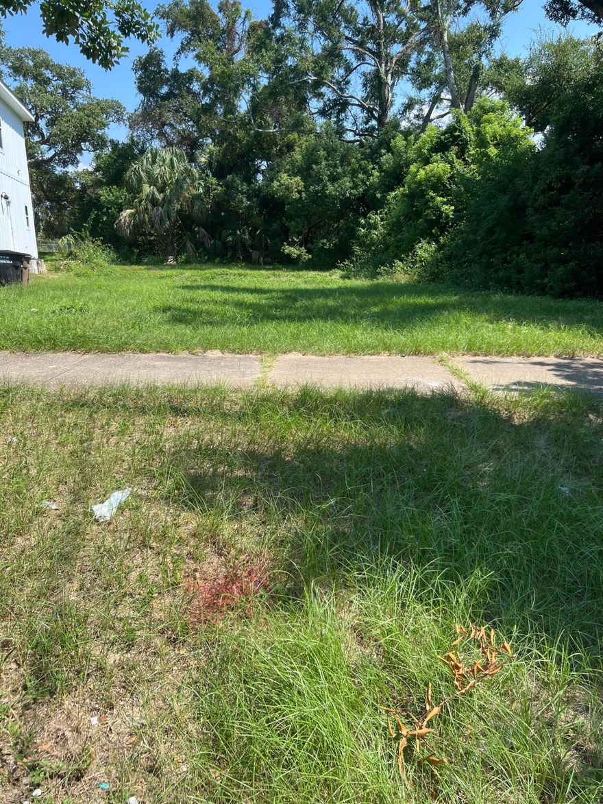 This lot along with 108 N A St is great for the new and upcoming Pensacola. Many other new builds are up and coming in the area. Purchase these lots to build your new home in the growing Pensacola area!