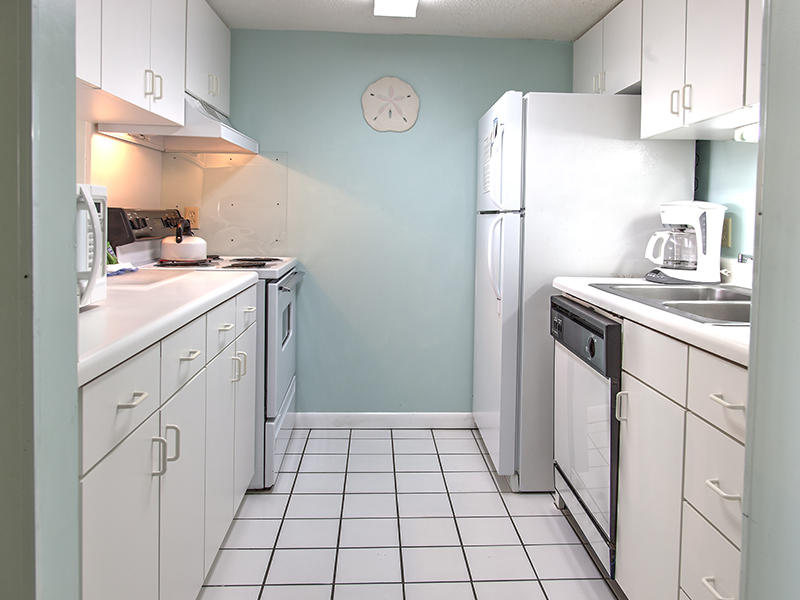 HOLIDAY SURF & RACQUET CLUB - Residential