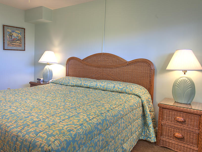 HOLIDAY SURF & RACQUET CLUB - Residential