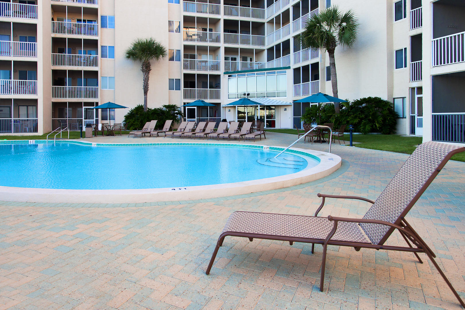 HOLIDAY SURF & RACQUET CLUB - Residential