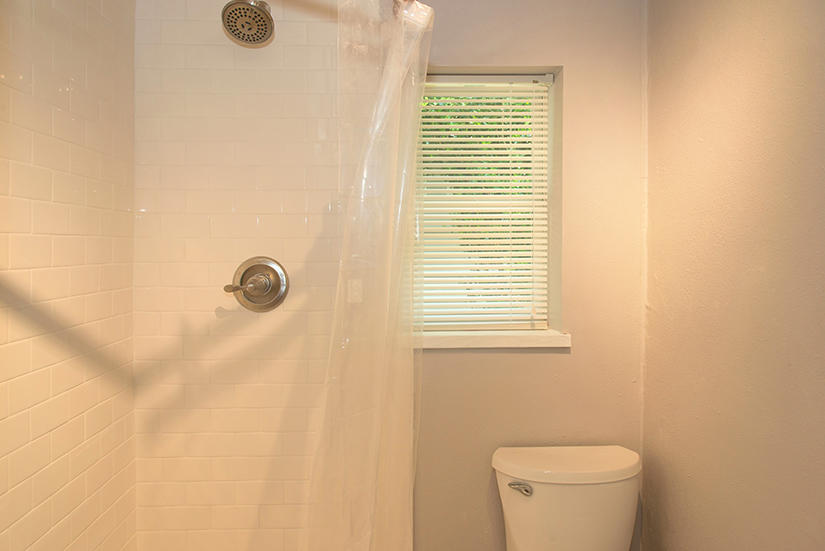 NORTH HILL GARDENS 1ST ADDN - Residential Lease