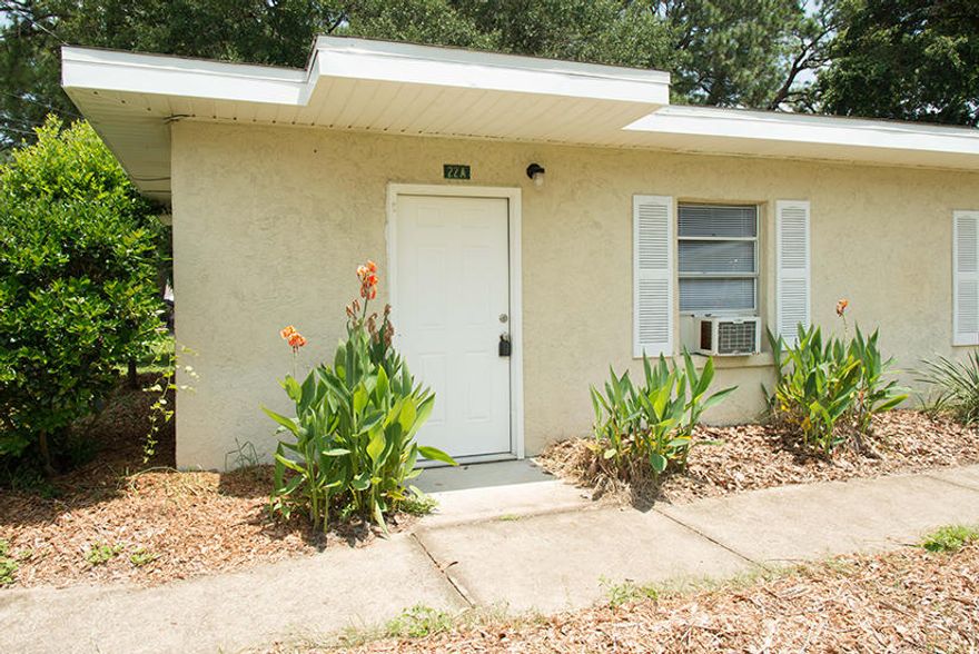 Completely remodeled 1 bedroom unit in Fort Walton Beach! Granite counters in kitchen and new cabinets and appliances.Window A/C and heat. Lawn care provided by owner. No pets allowed and no smoking inside unit. NO washer/dryer hookups.