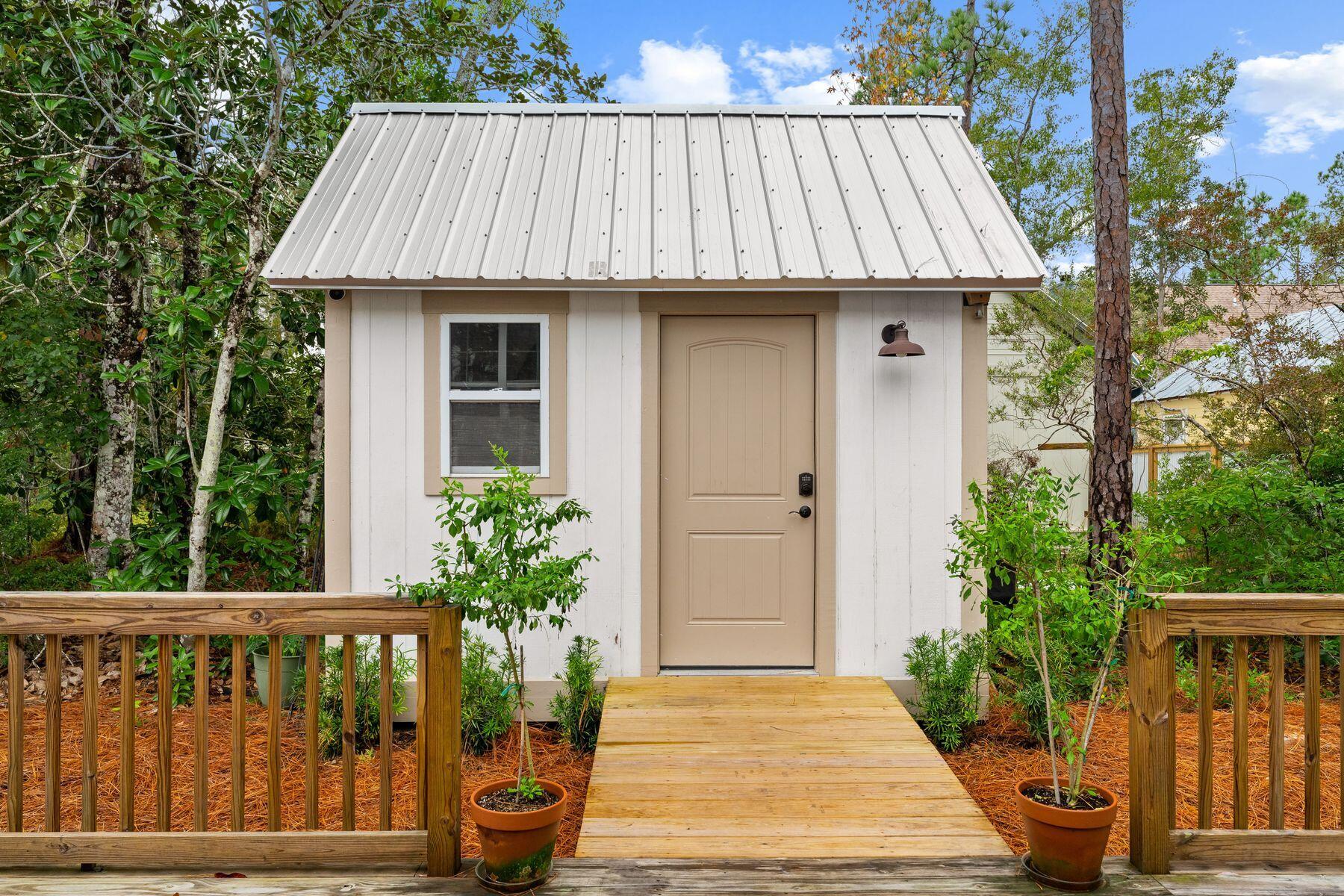 MAGNOLIA BEACH - Residential