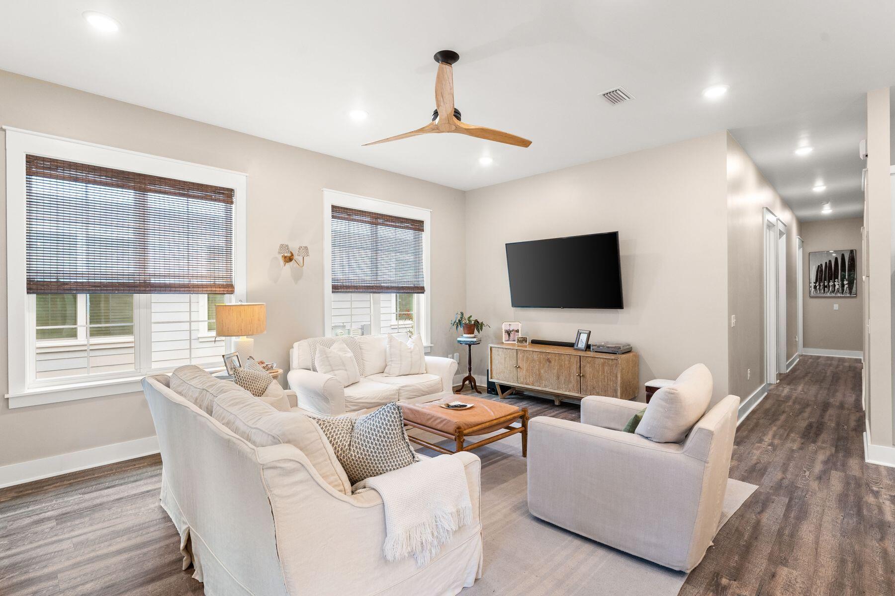 MAGNOLIA BEACH - Residential