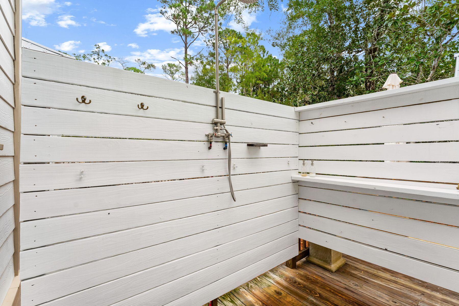 MAGNOLIA BEACH - Residential