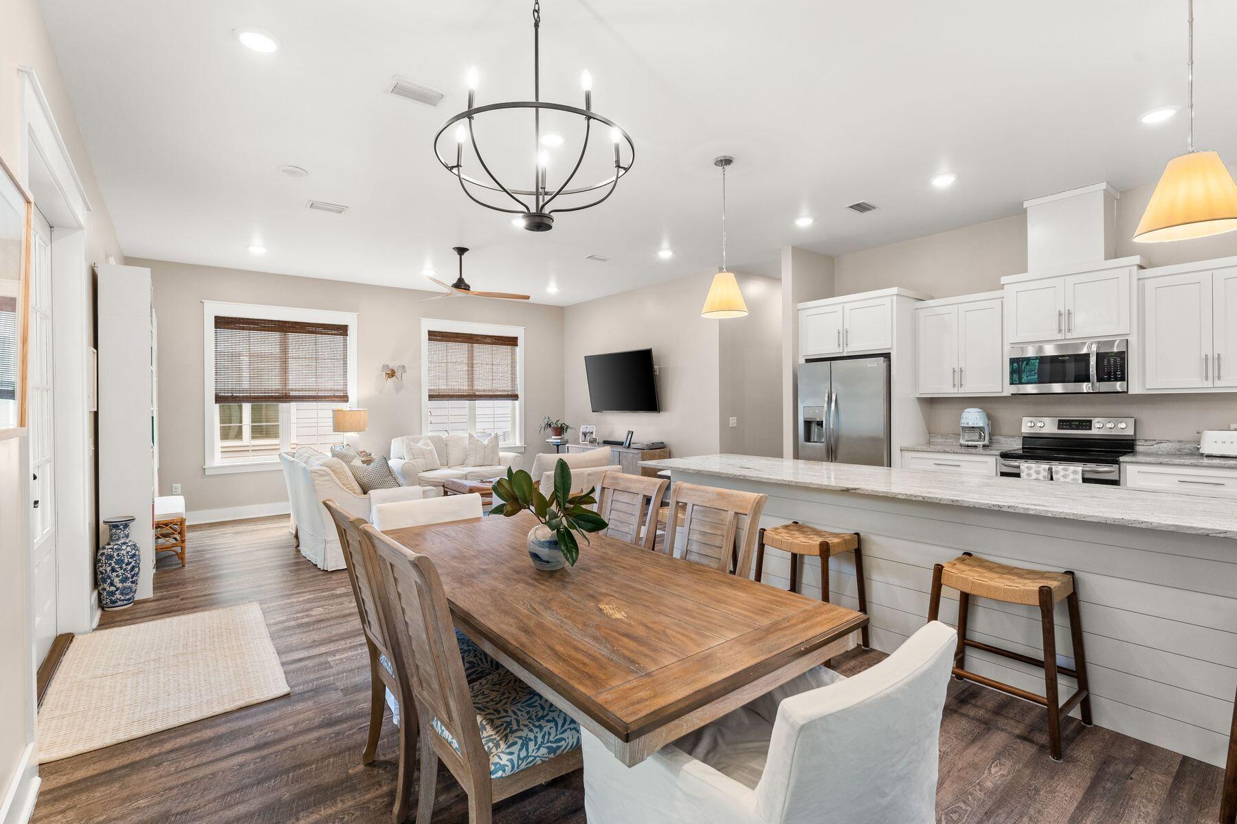 MAGNOLIA BEACH - Residential