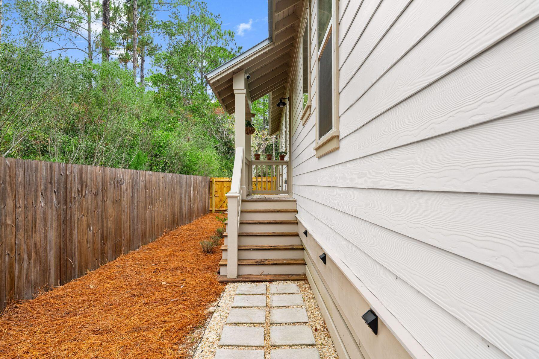 MAGNOLIA BEACH - Residential