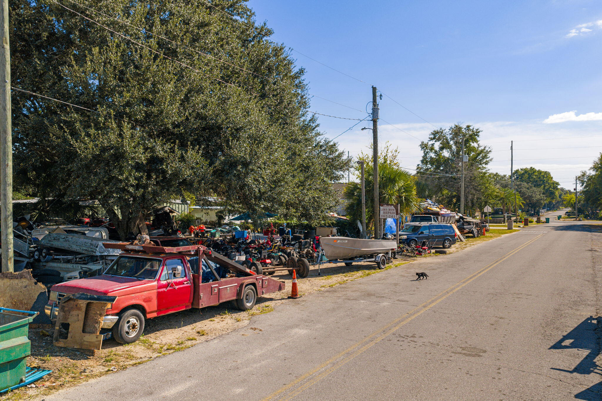 Main image without alt text