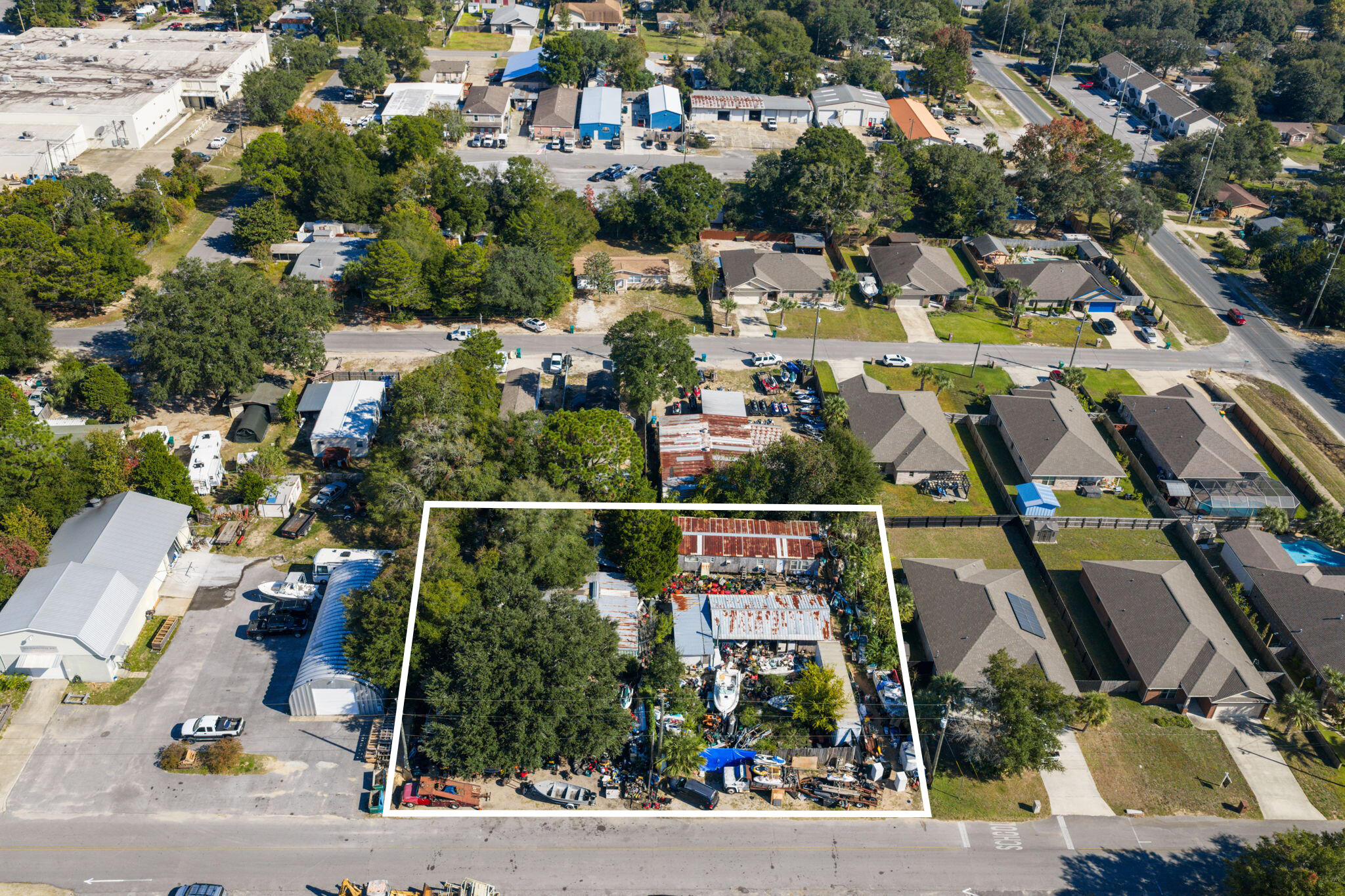 Main image without alt text