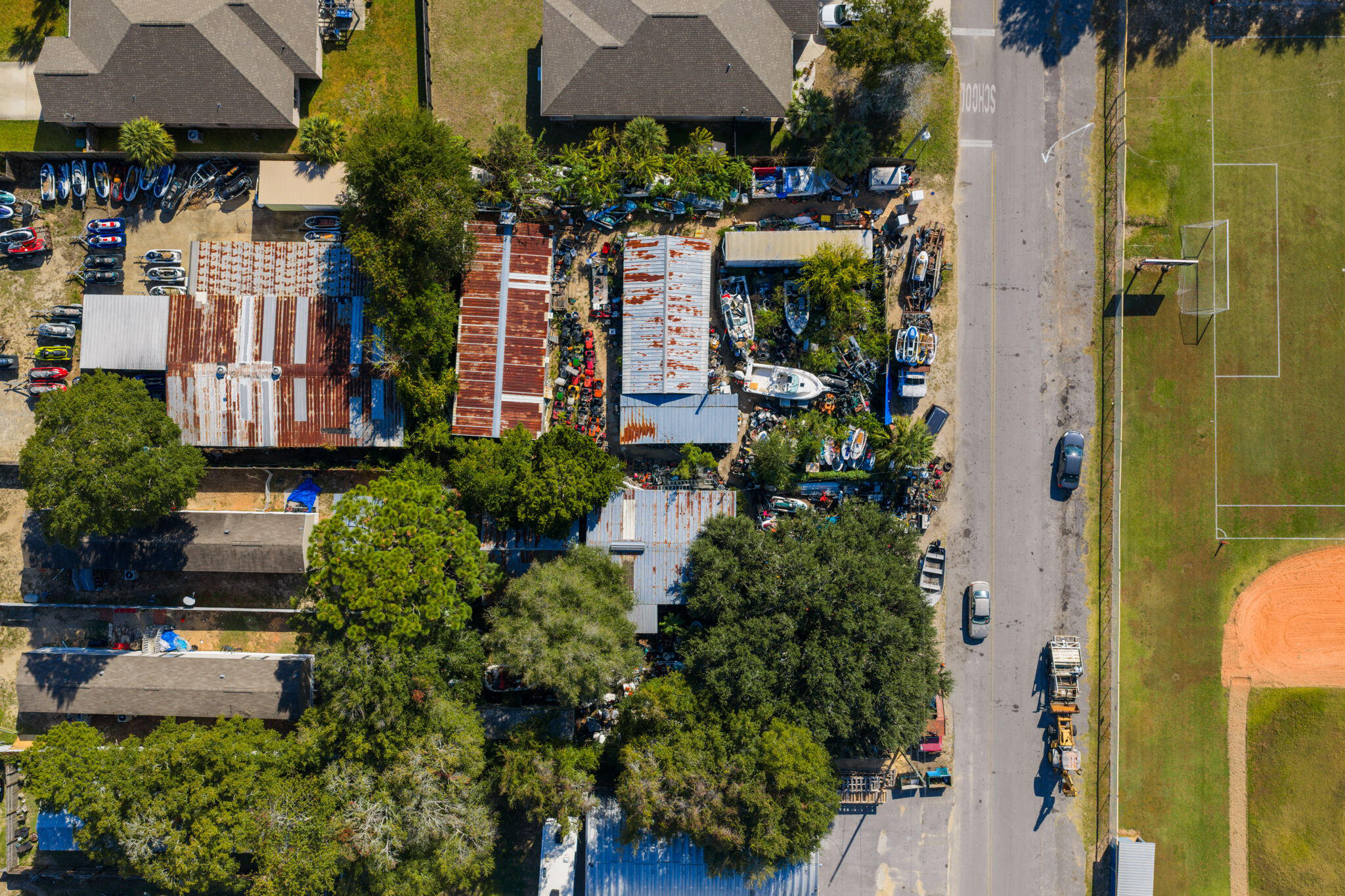 Main image without alt text