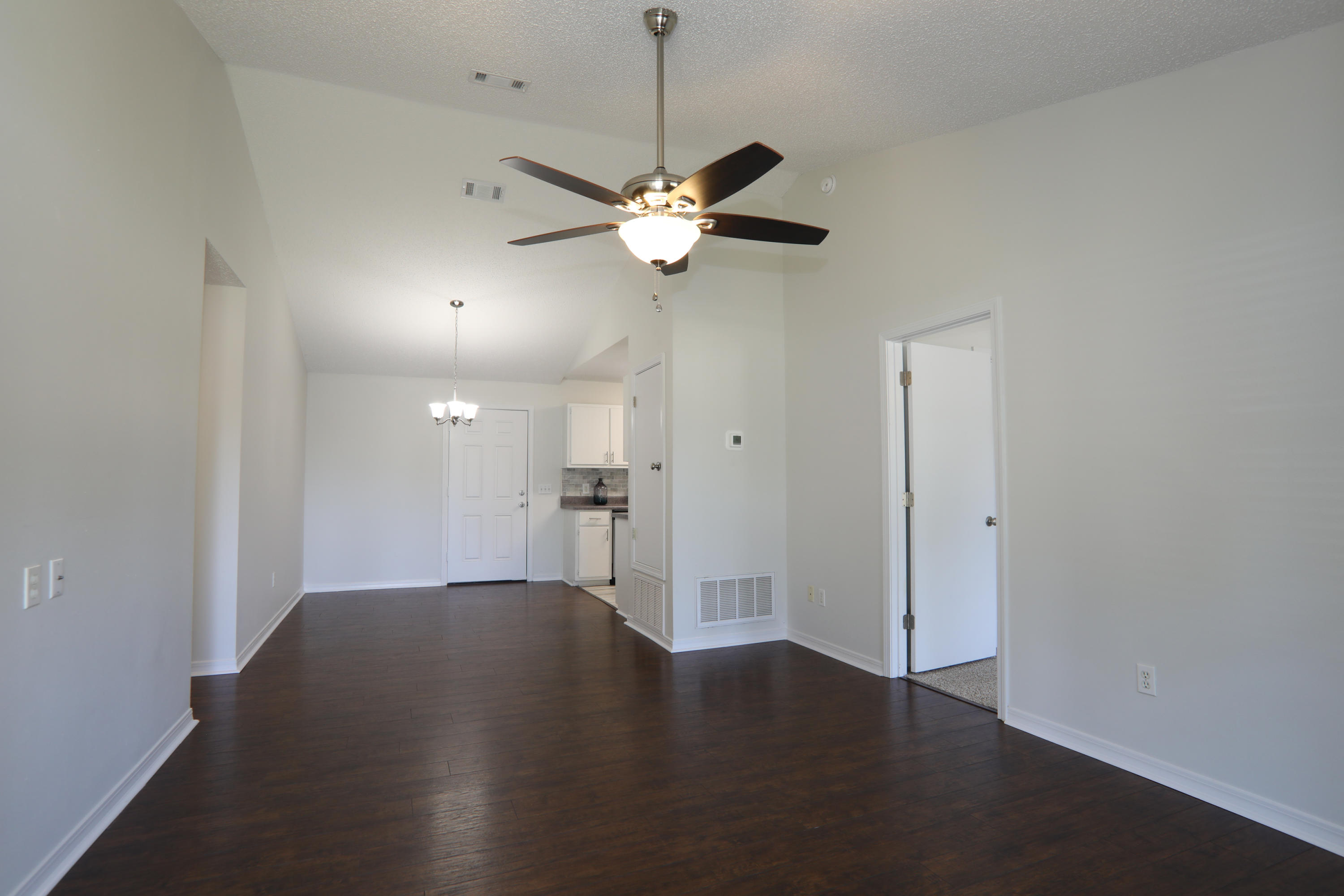 SOUTH POINTE EST - Residential